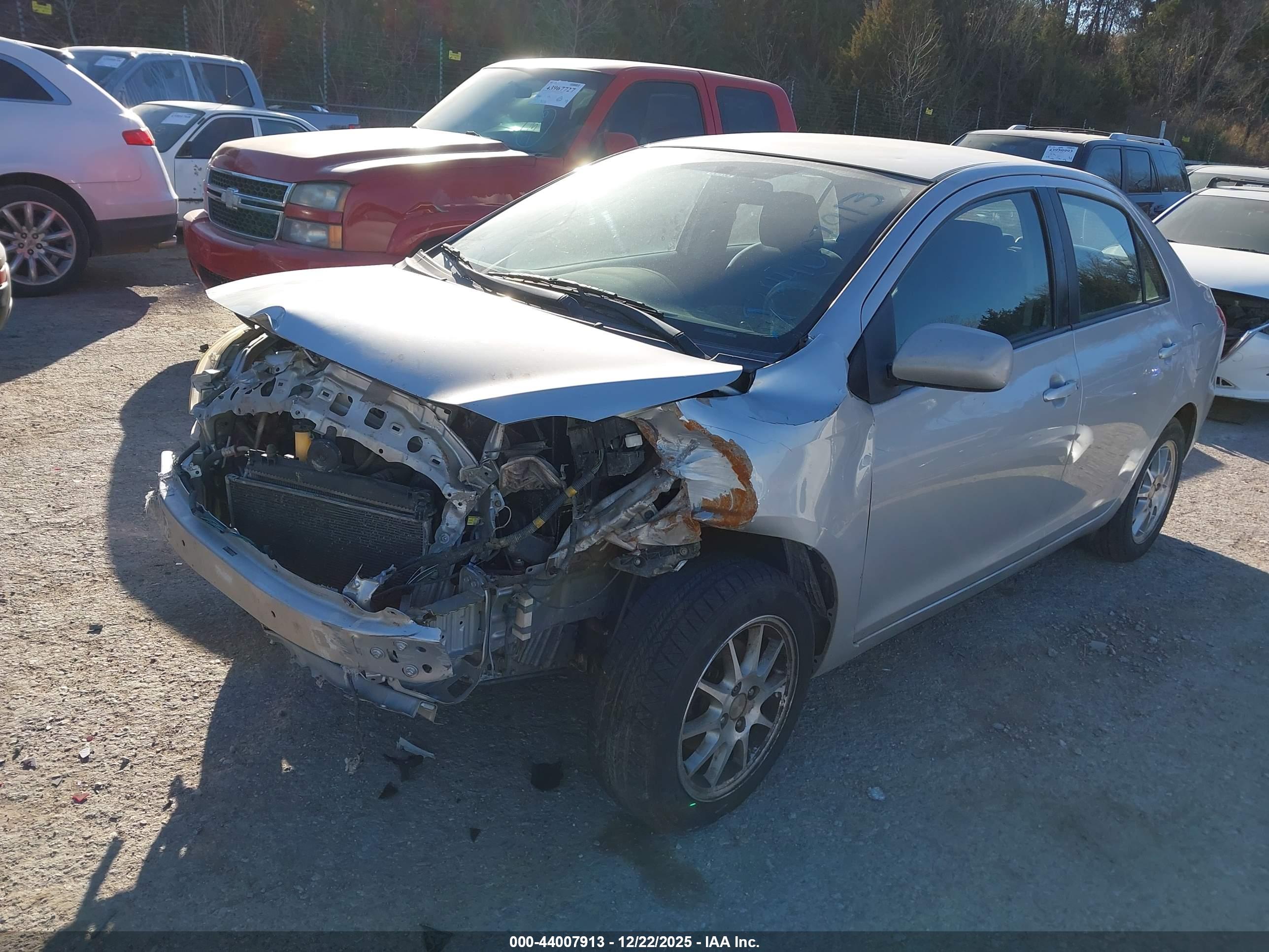 TOYOTA YARIS image 2