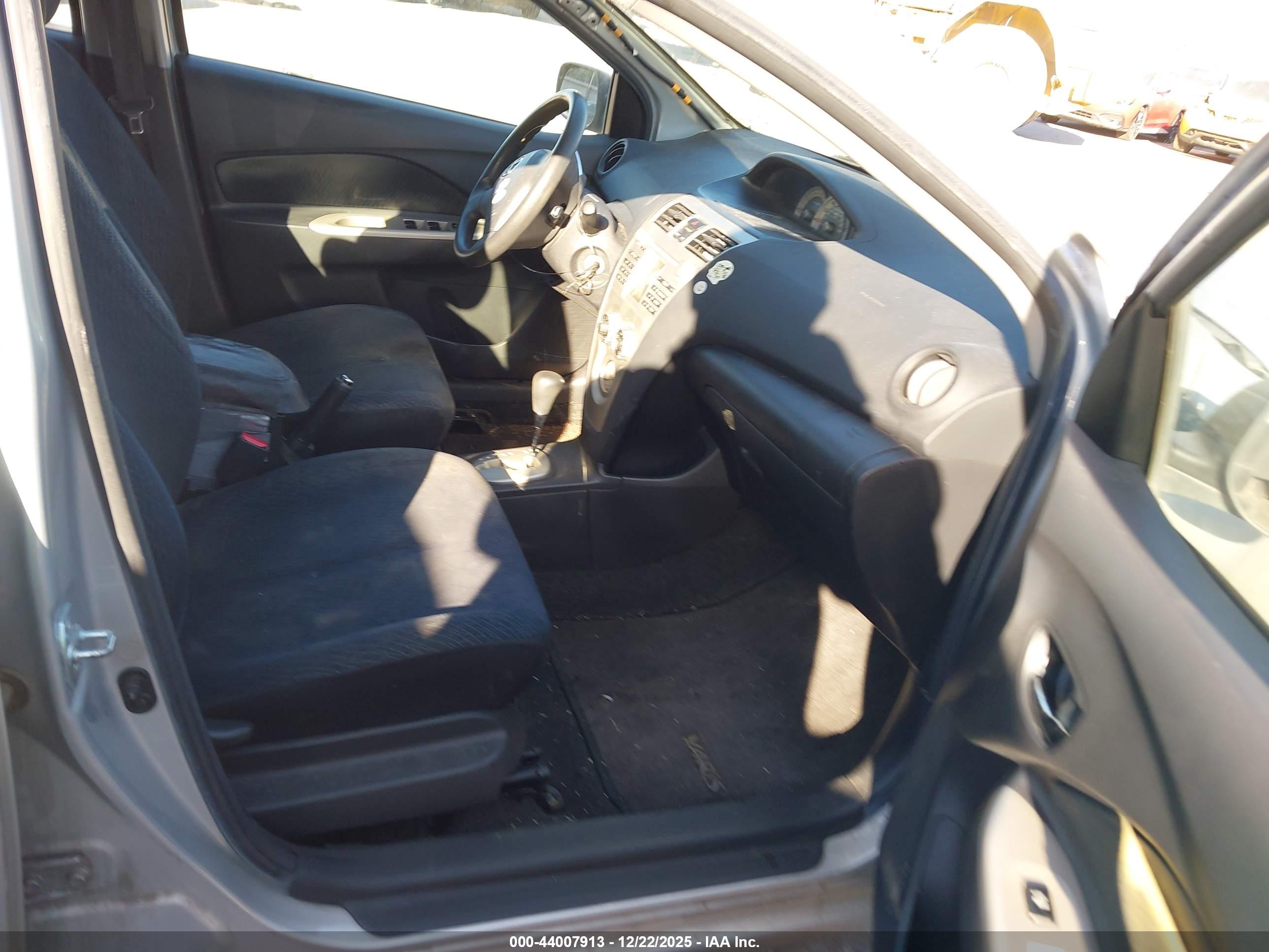 TOYOTA YARIS image 5