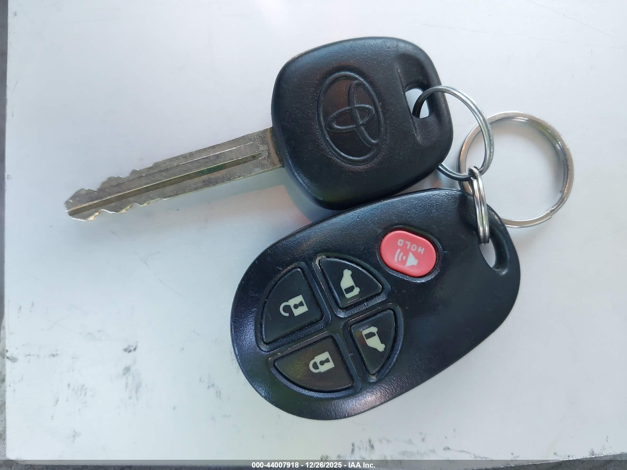 TOYOTA SIENNA image 11