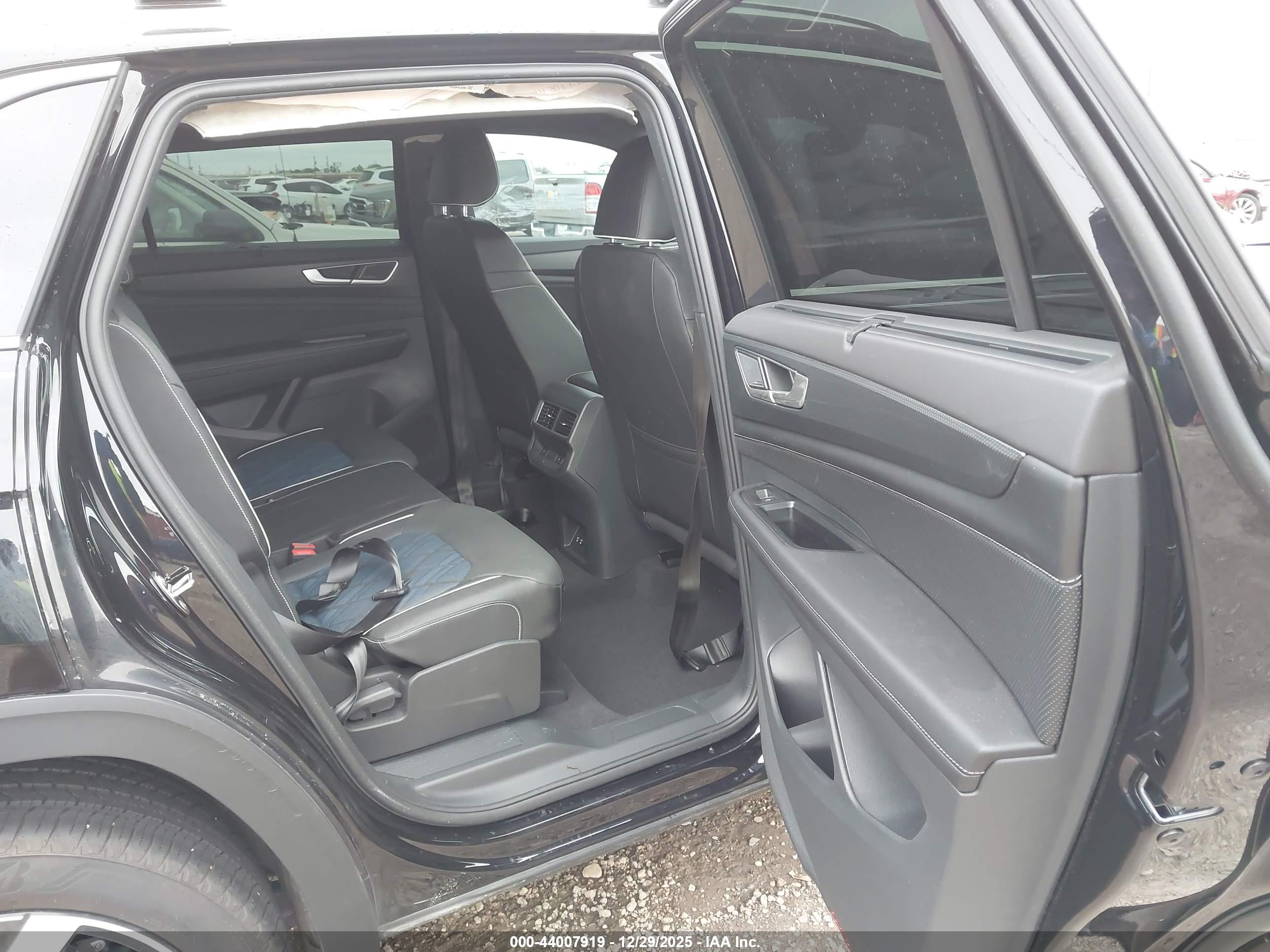 VOLKSWAGEN ATLAS image 8