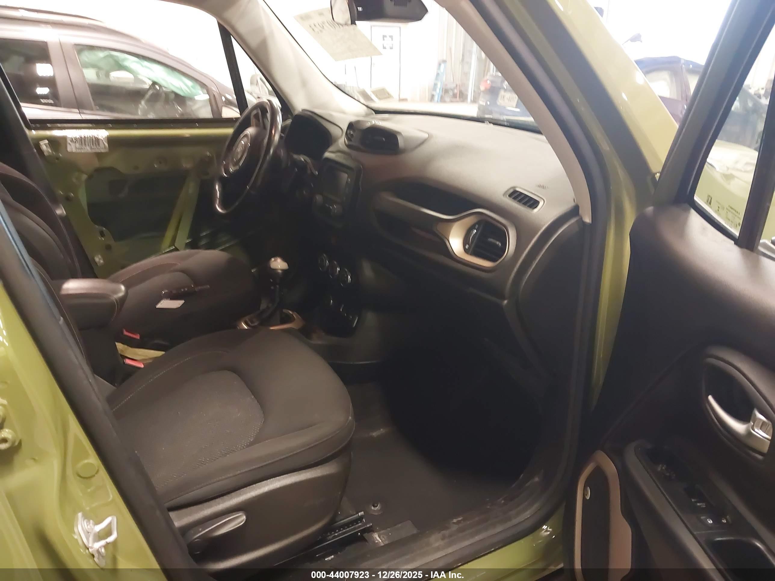 JEEP RENEGADE image 5