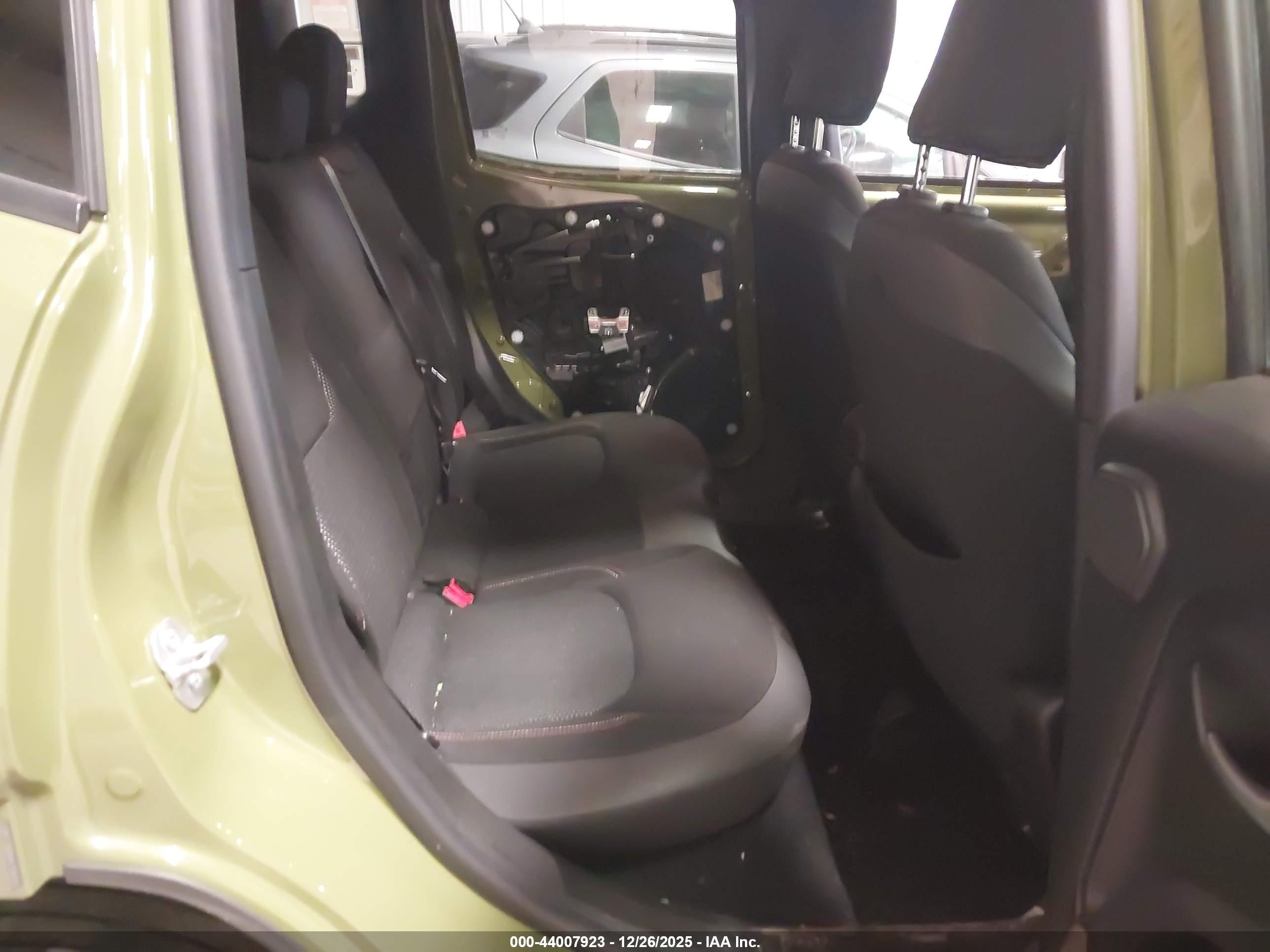 JEEP RENEGADE image 8
