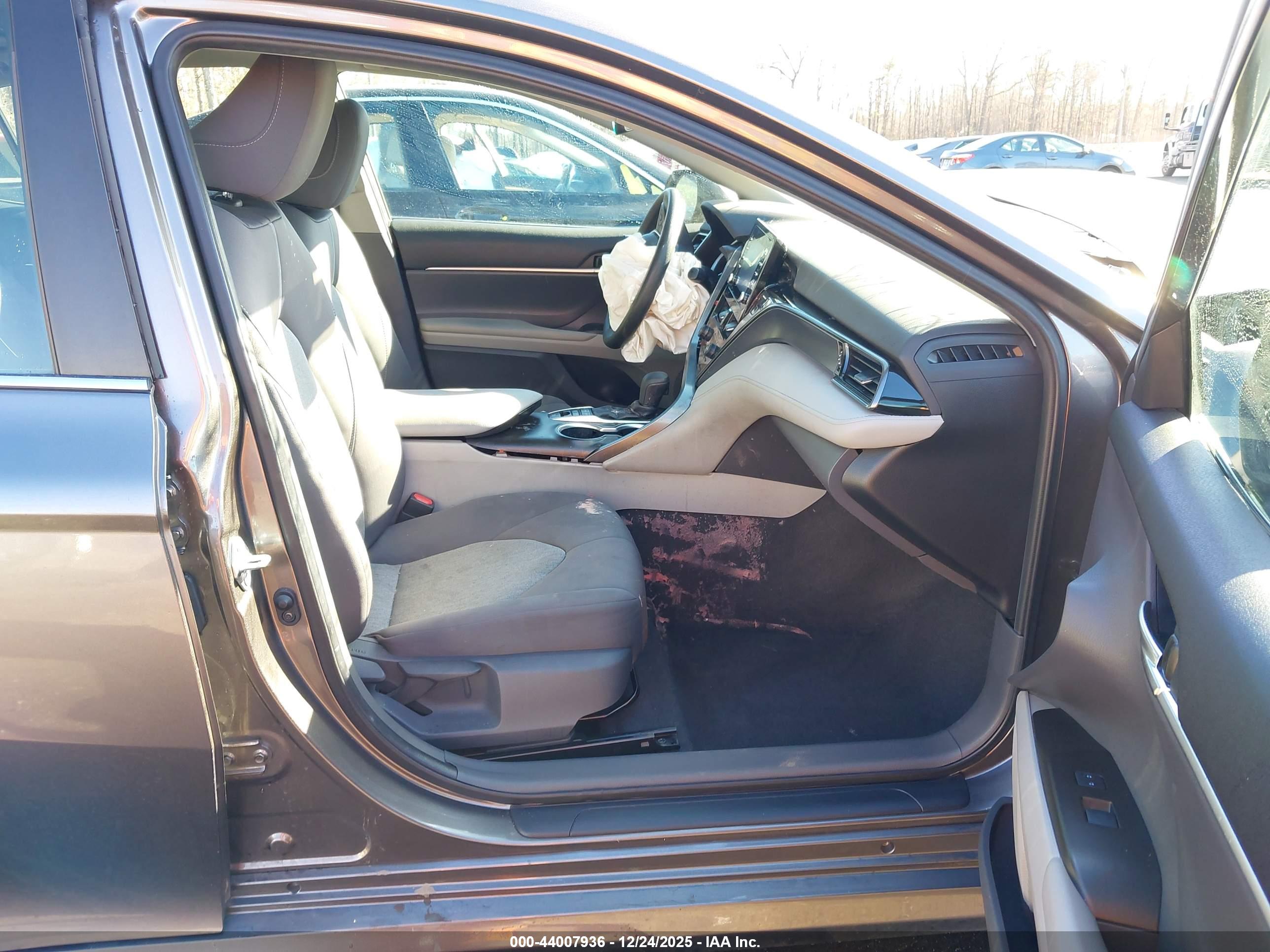 TOYOTA CAMRY image 5