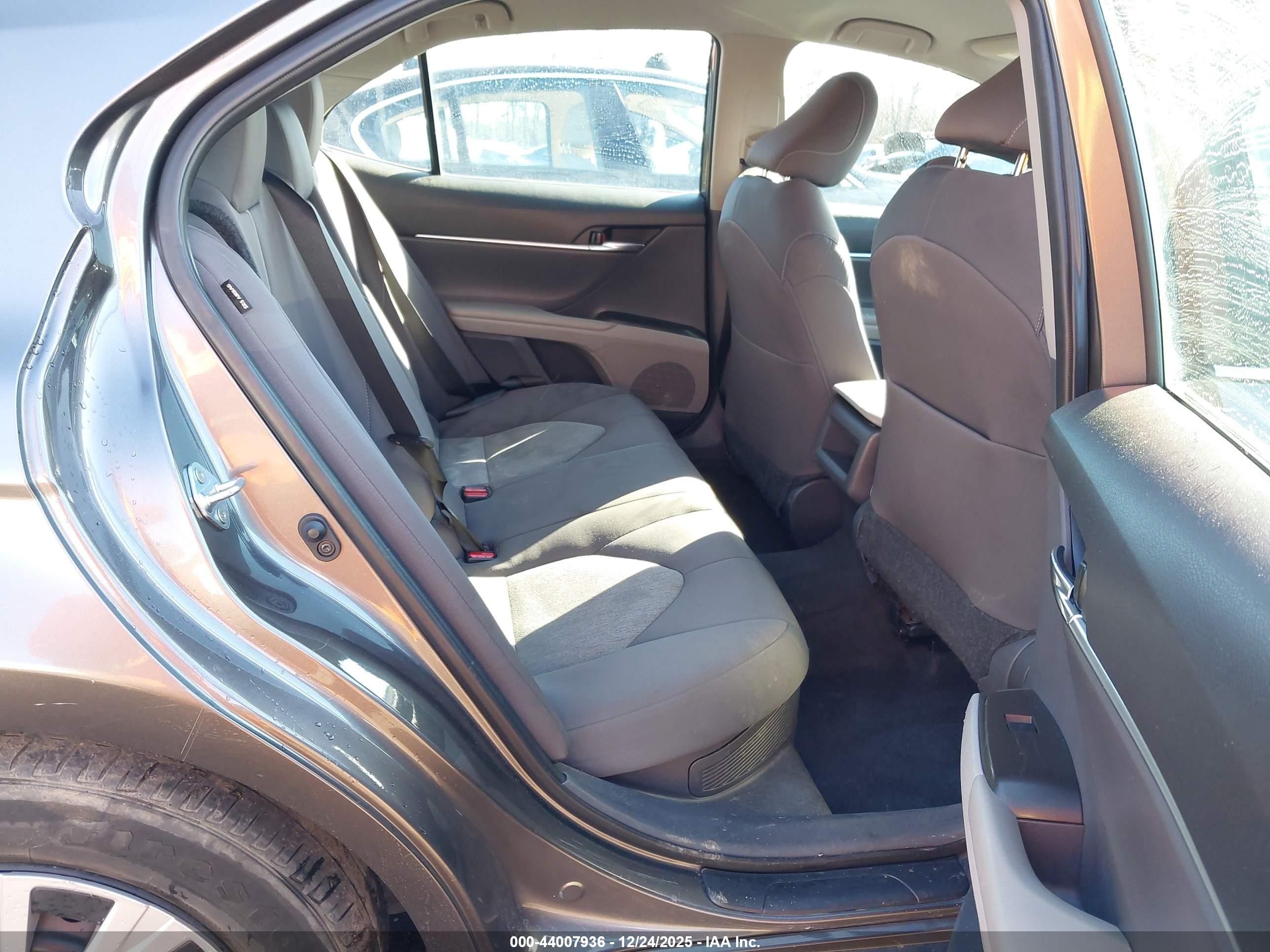 TOYOTA CAMRY image 8