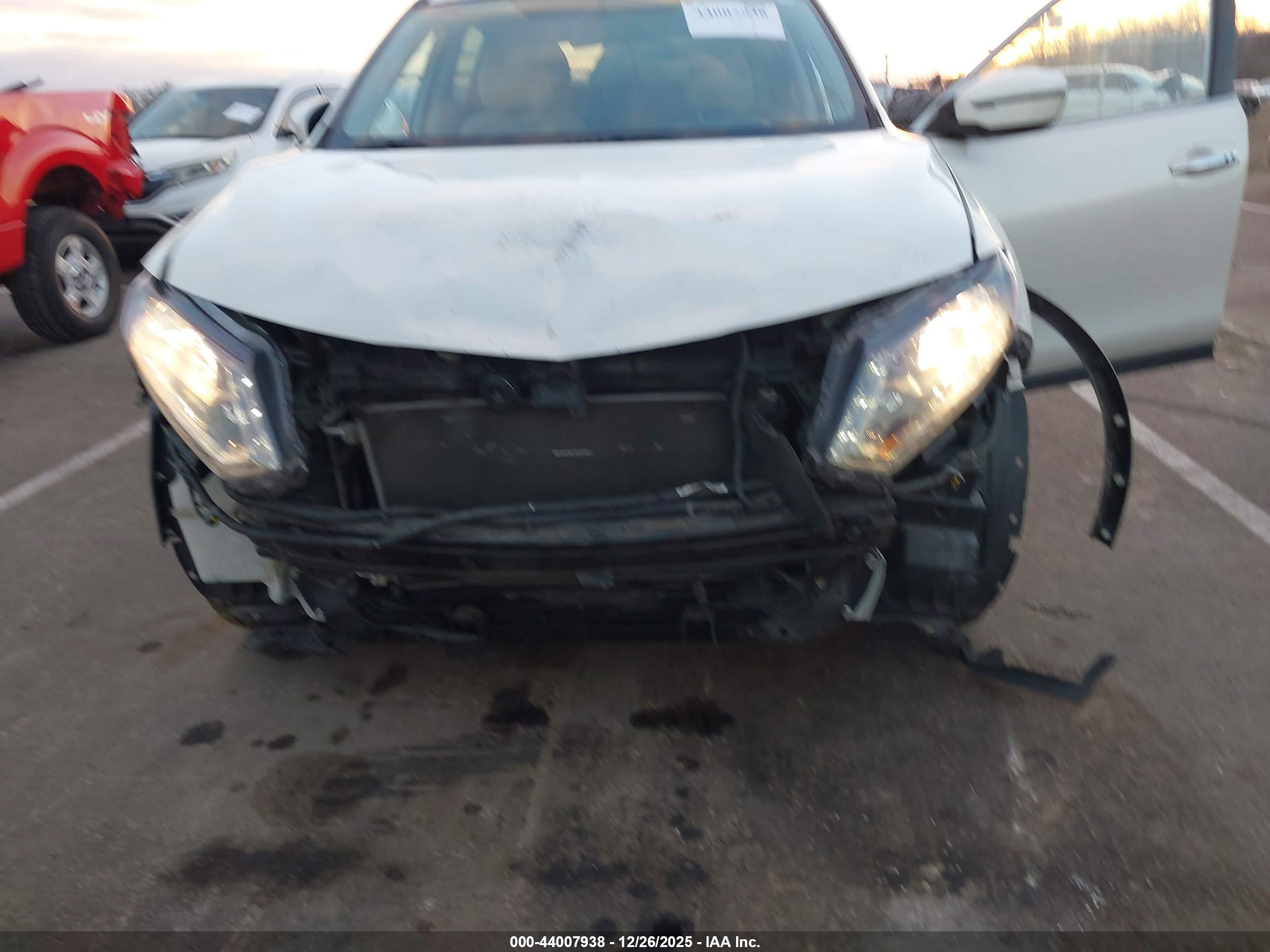 NISSAN ROGUE image 6
