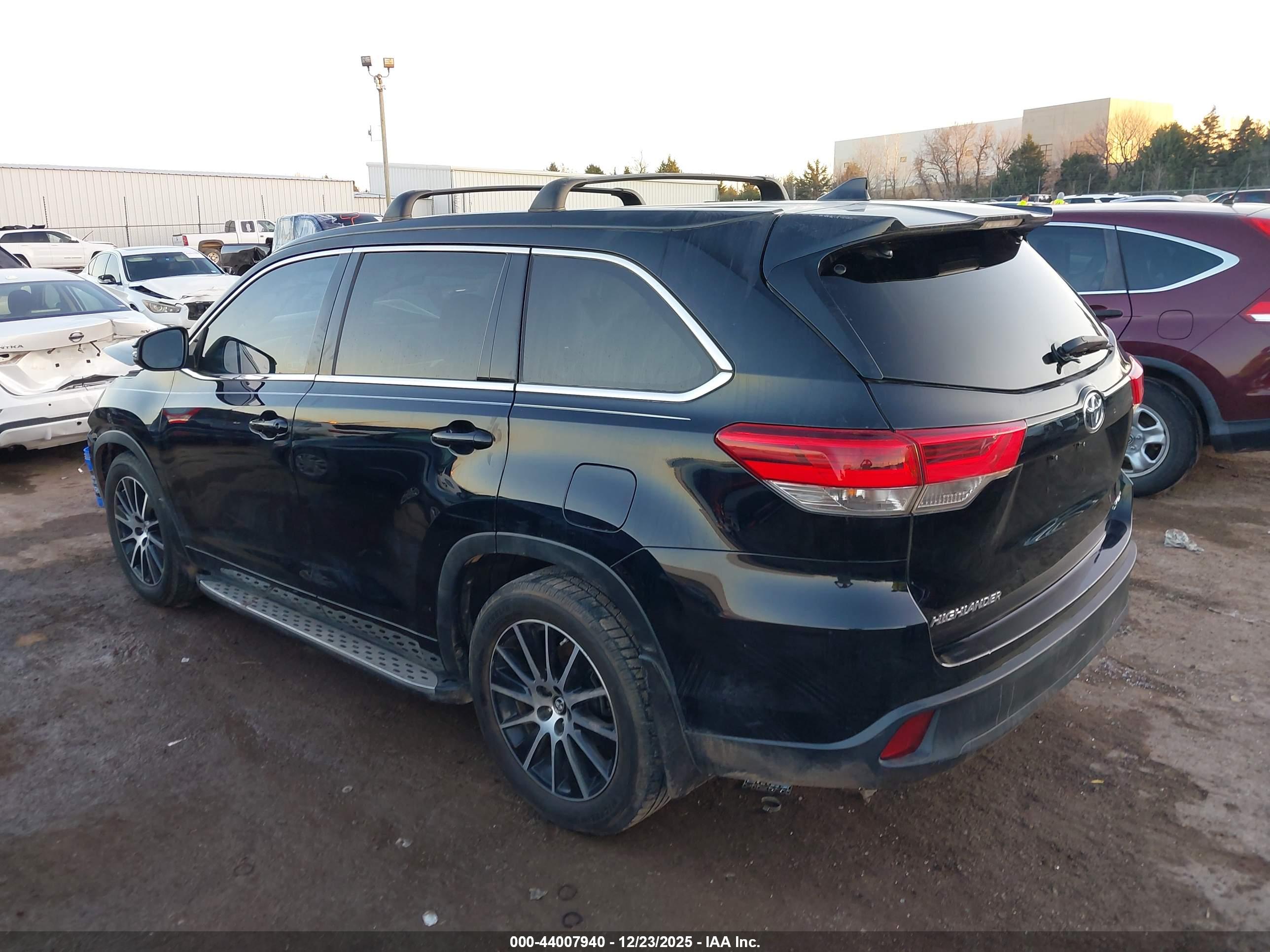 TOYOTA HIGHLANDER image 3