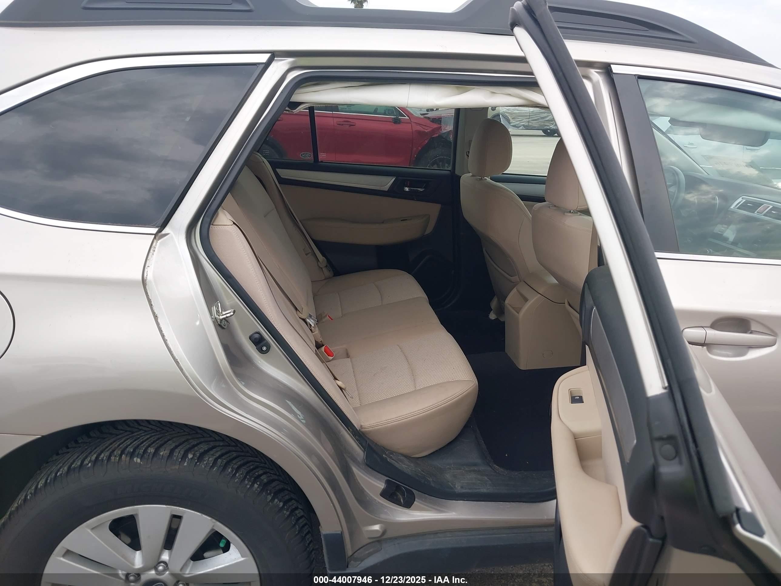 SUBARU OUTBACK image 8