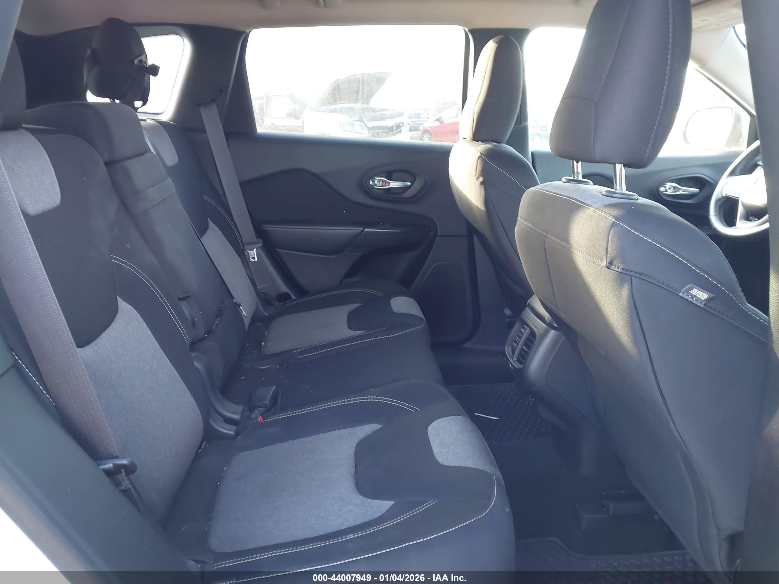 JEEP CHEROKEE image 8