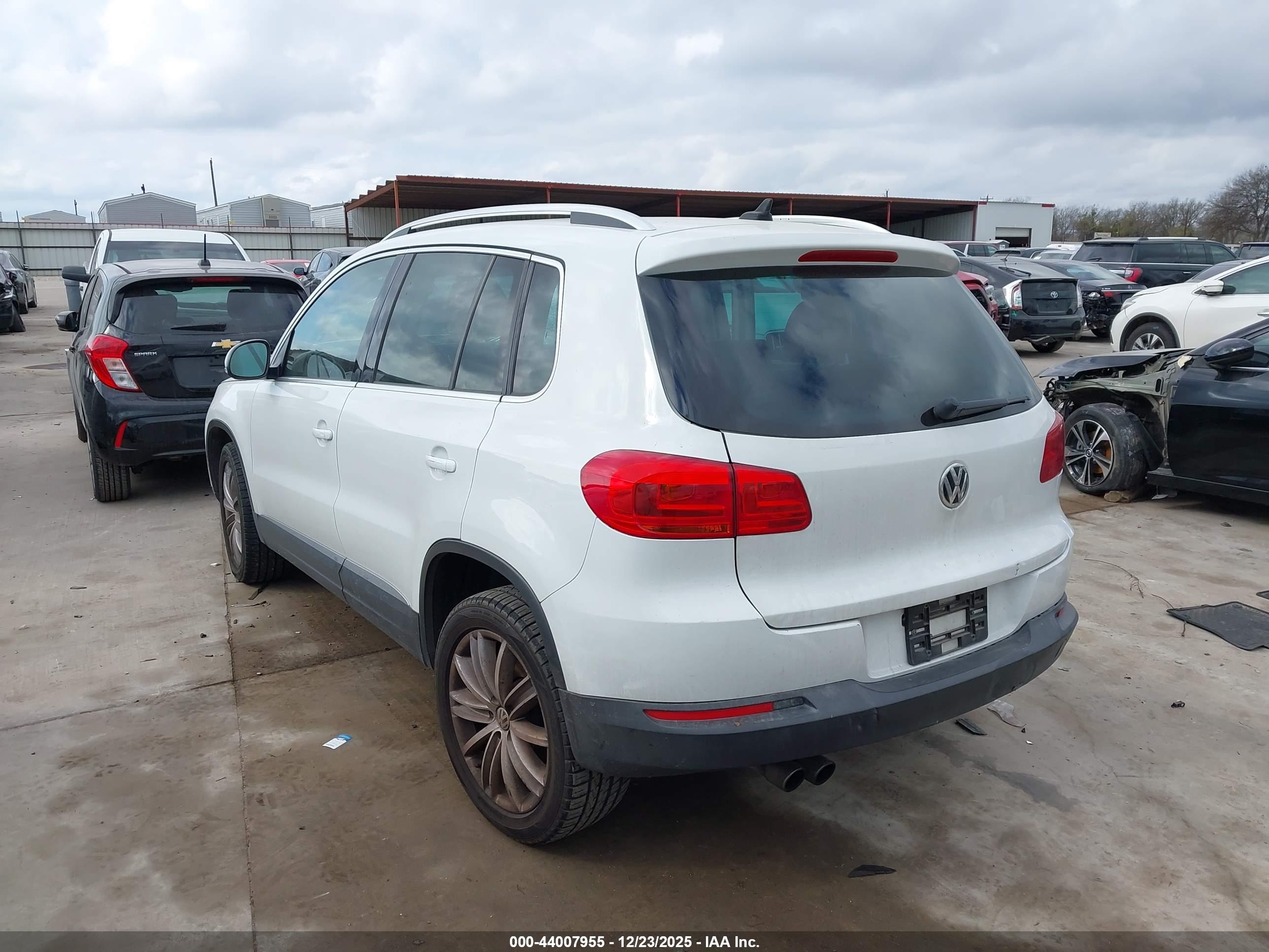 VOLKSWAGEN TIGUAN image 3