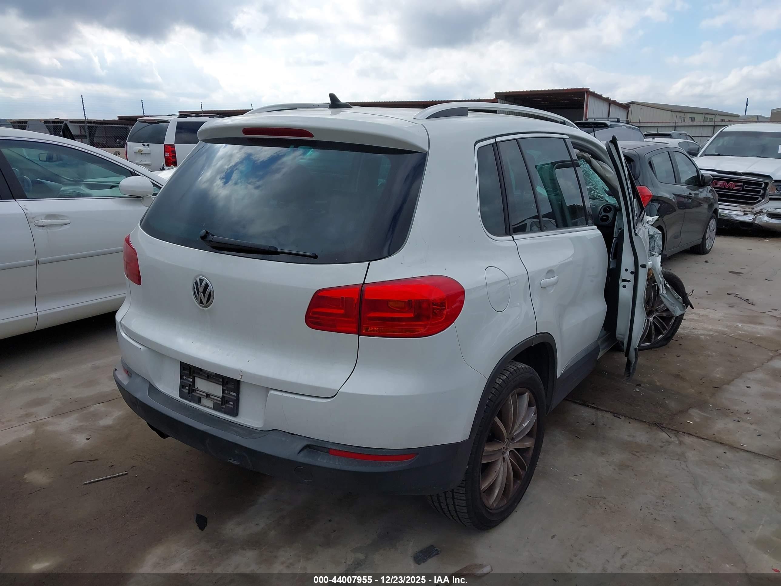 VOLKSWAGEN TIGUAN image 4