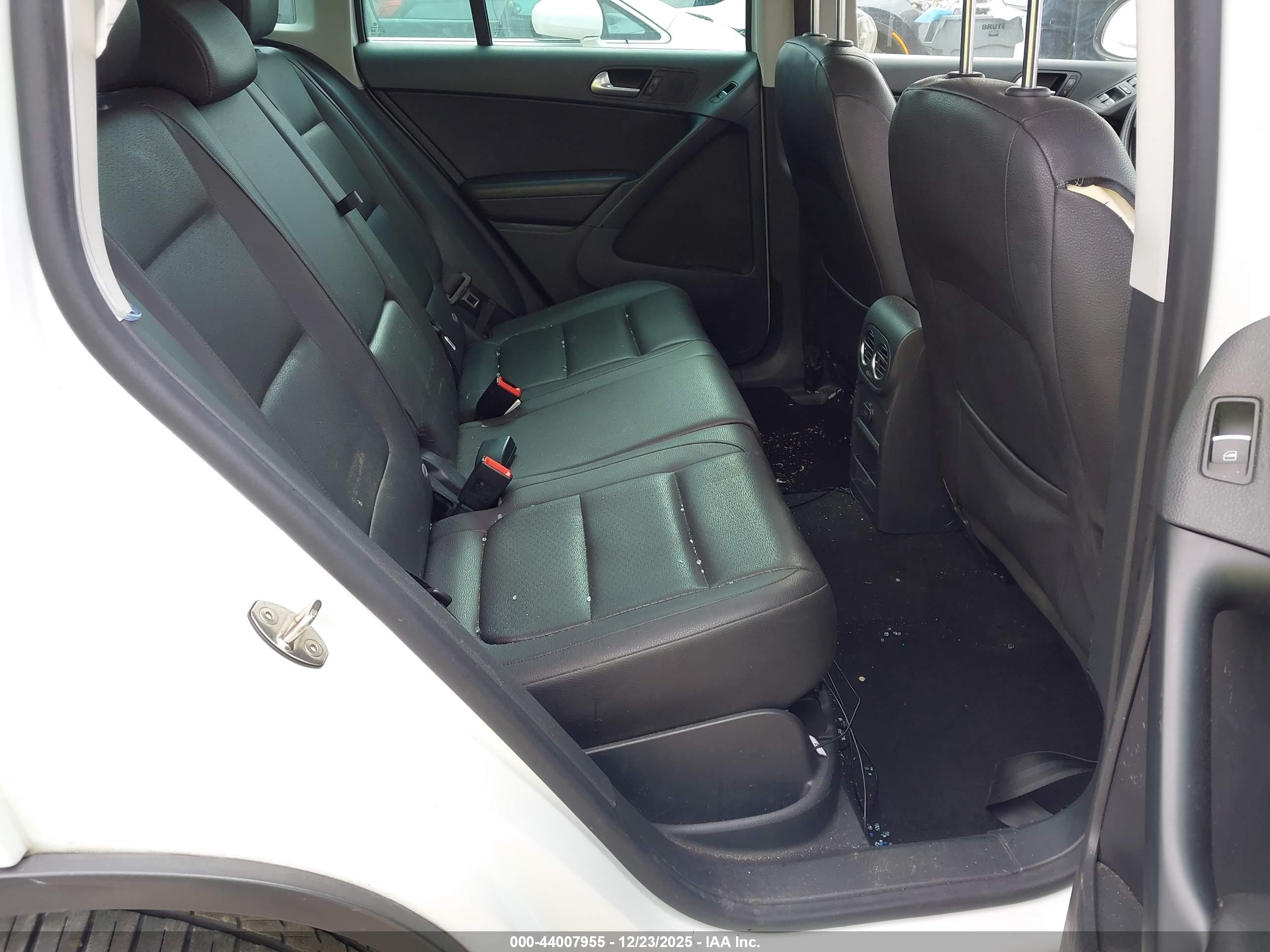 VOLKSWAGEN TIGUAN image 8