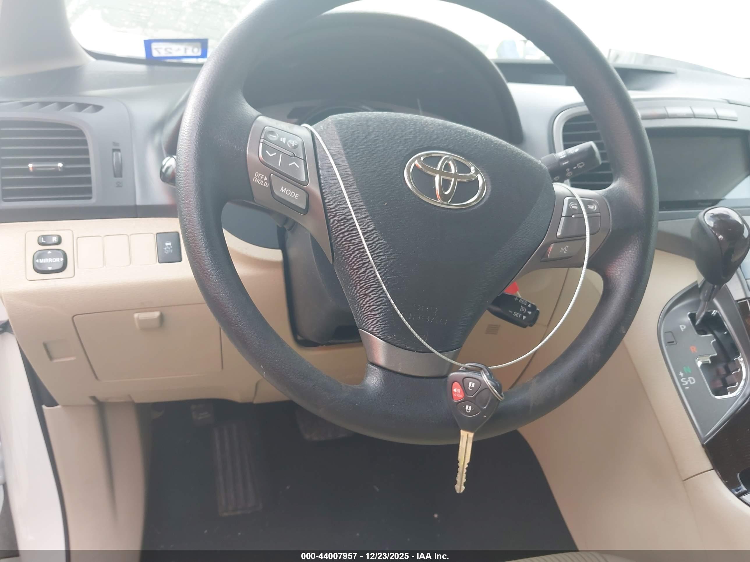 TOYOTA VENZA image 11