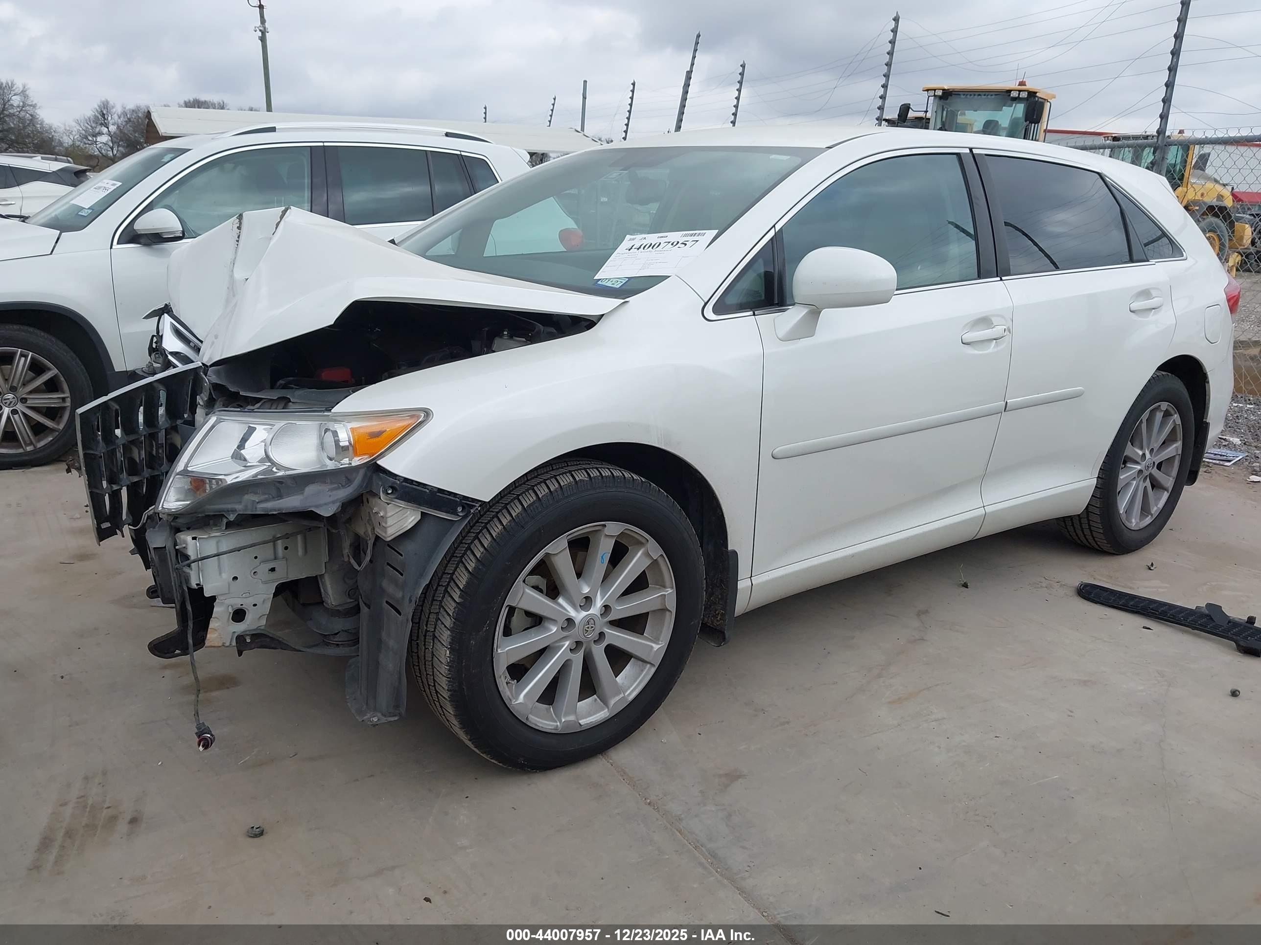 TOYOTA VENZA image 2