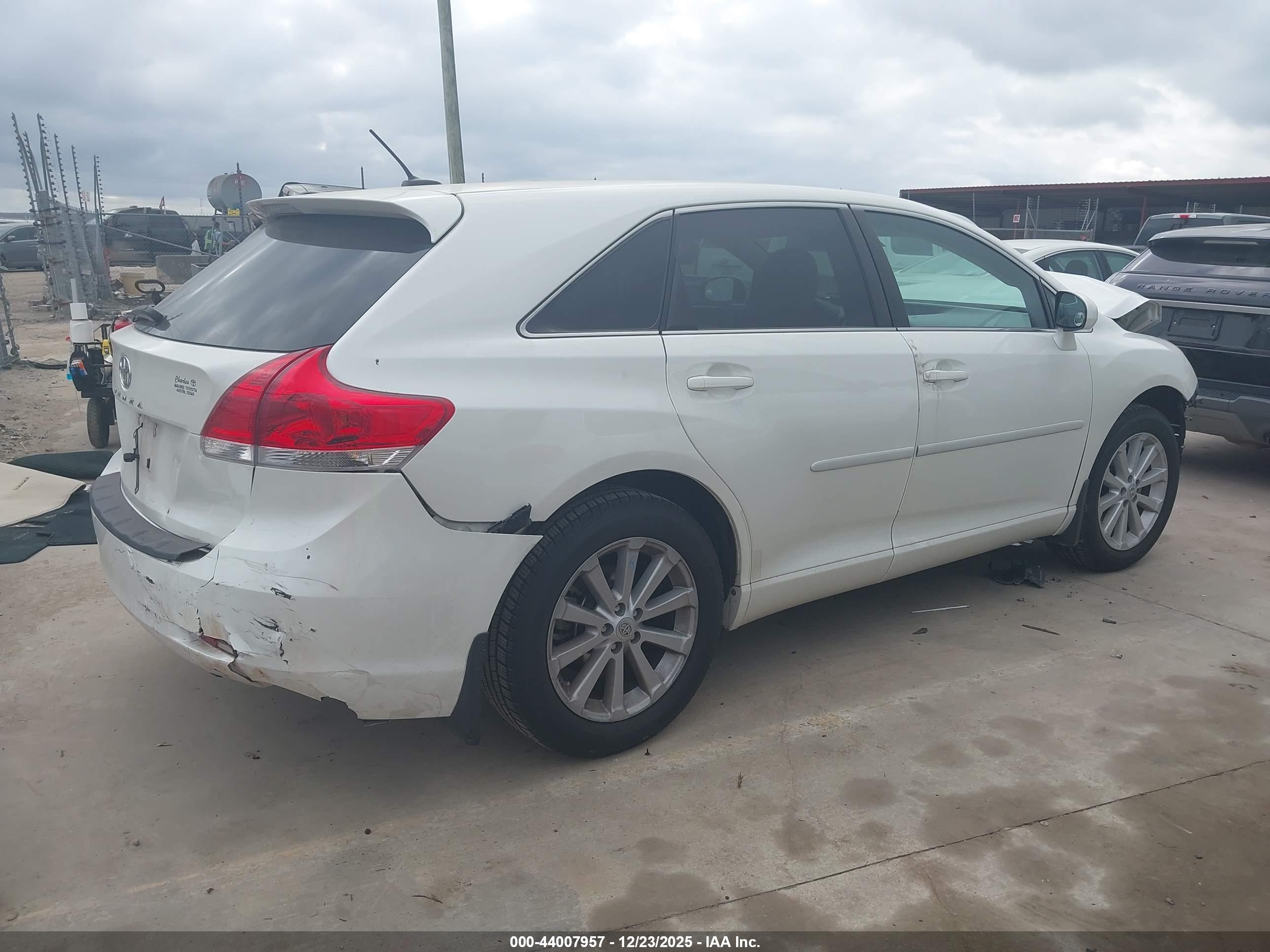 TOYOTA VENZA image 4