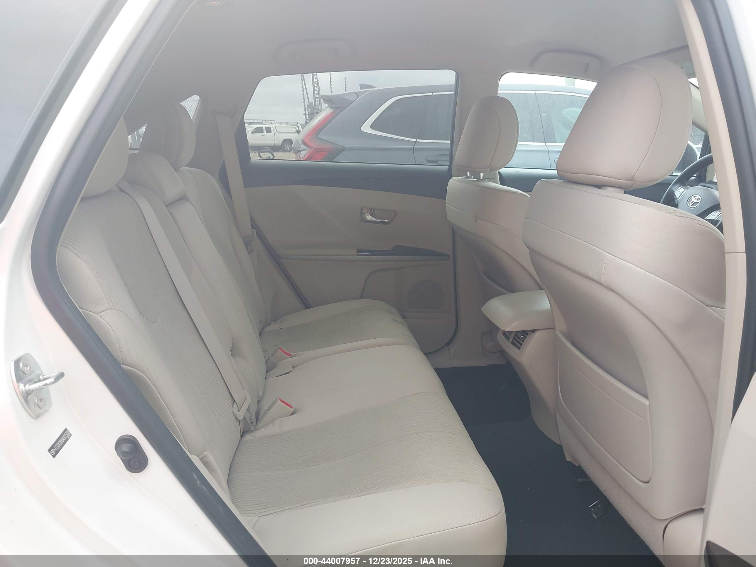 TOYOTA VENZA image 8