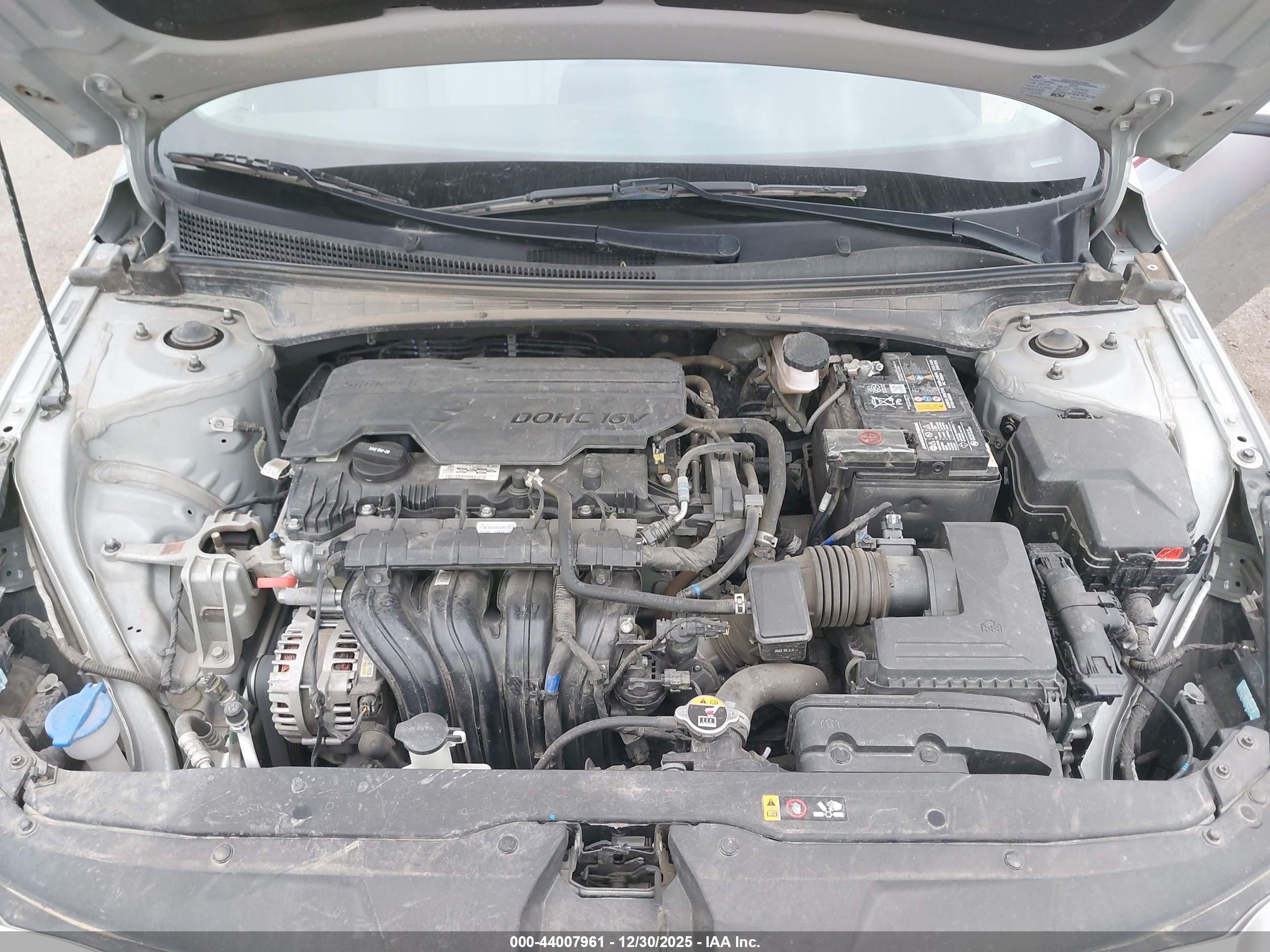 HYUNDAI ELANTRA image 10