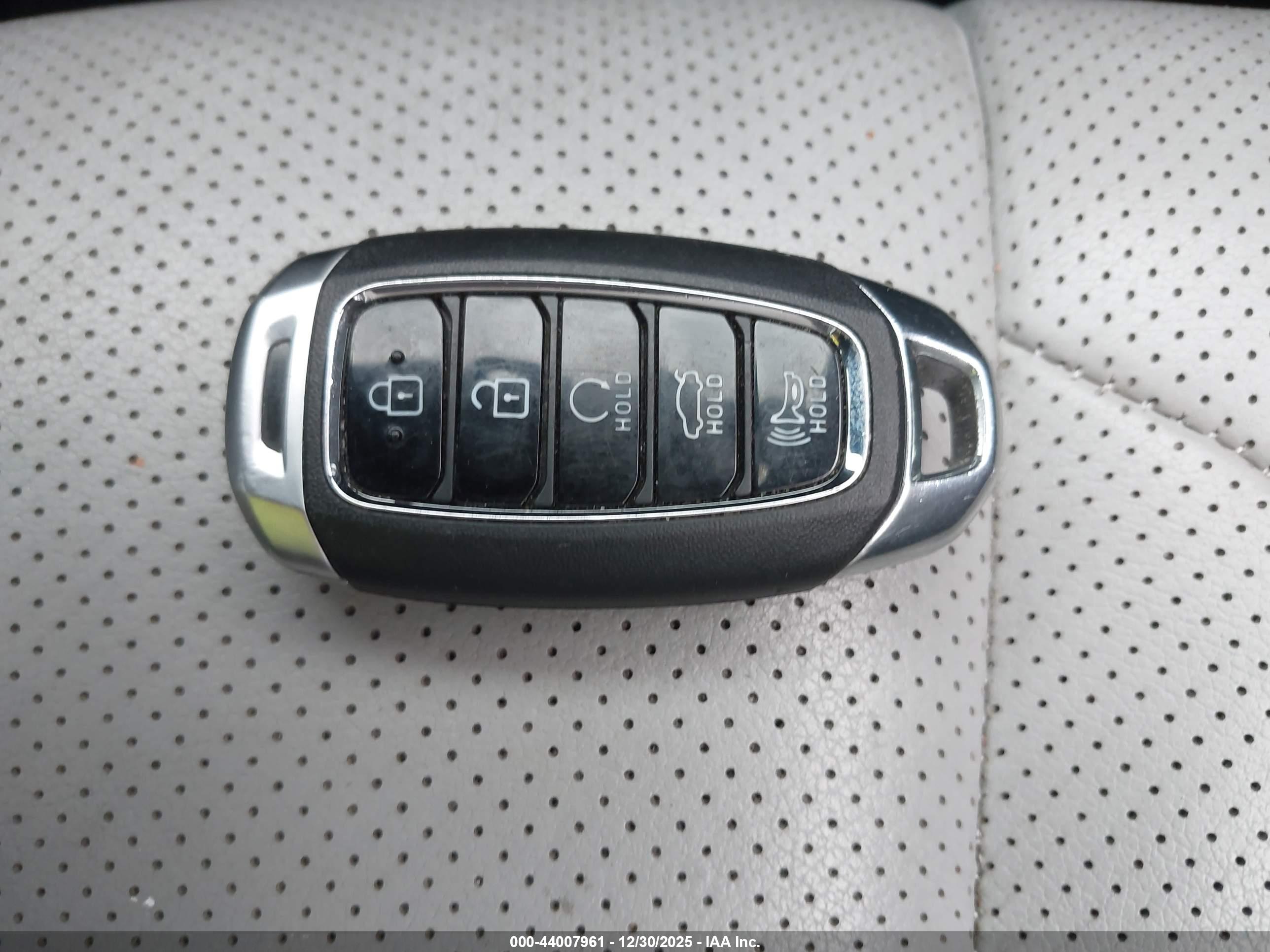 HYUNDAI ELANTRA image 11