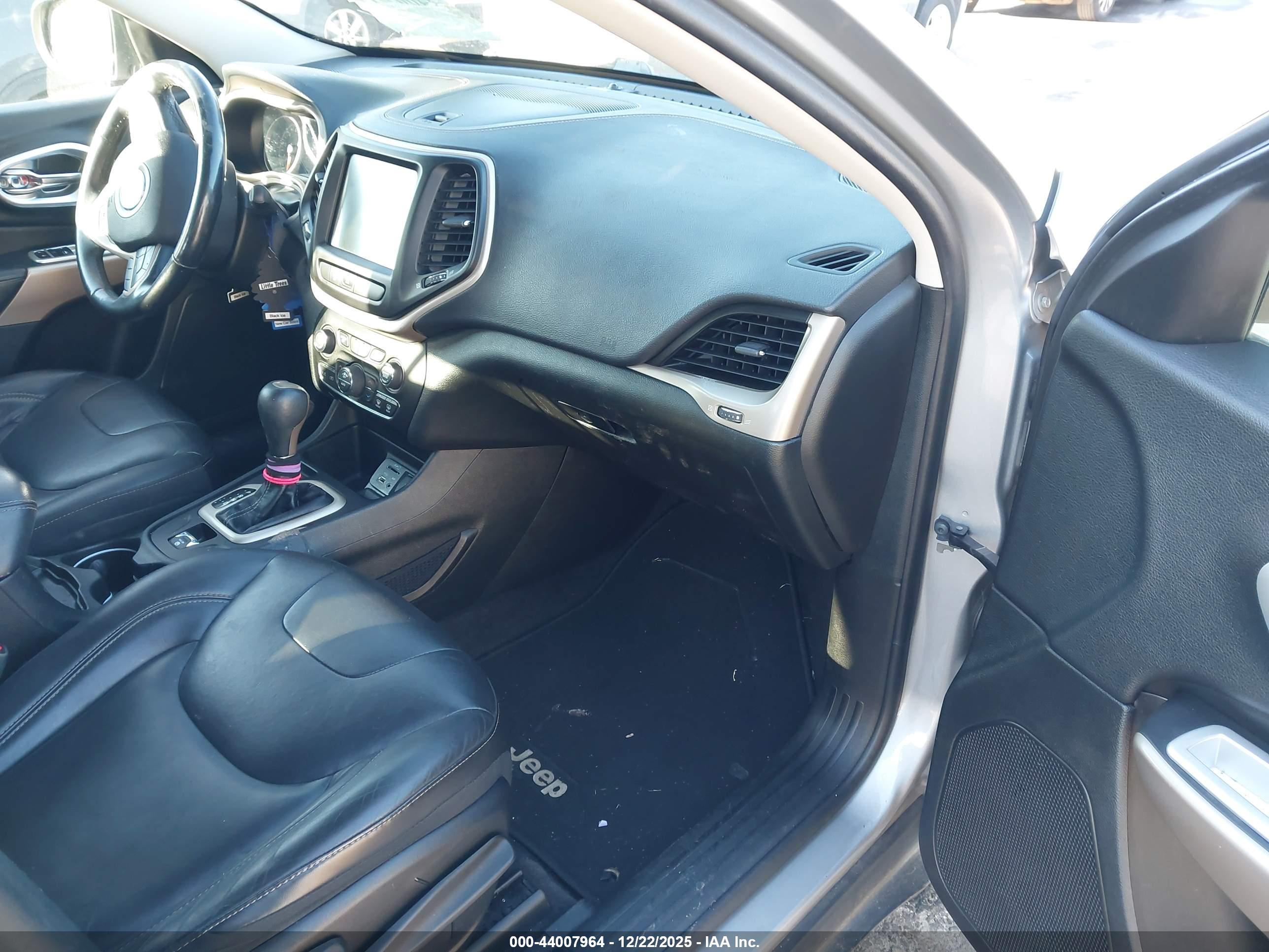 JEEP CHEROKEE image 5