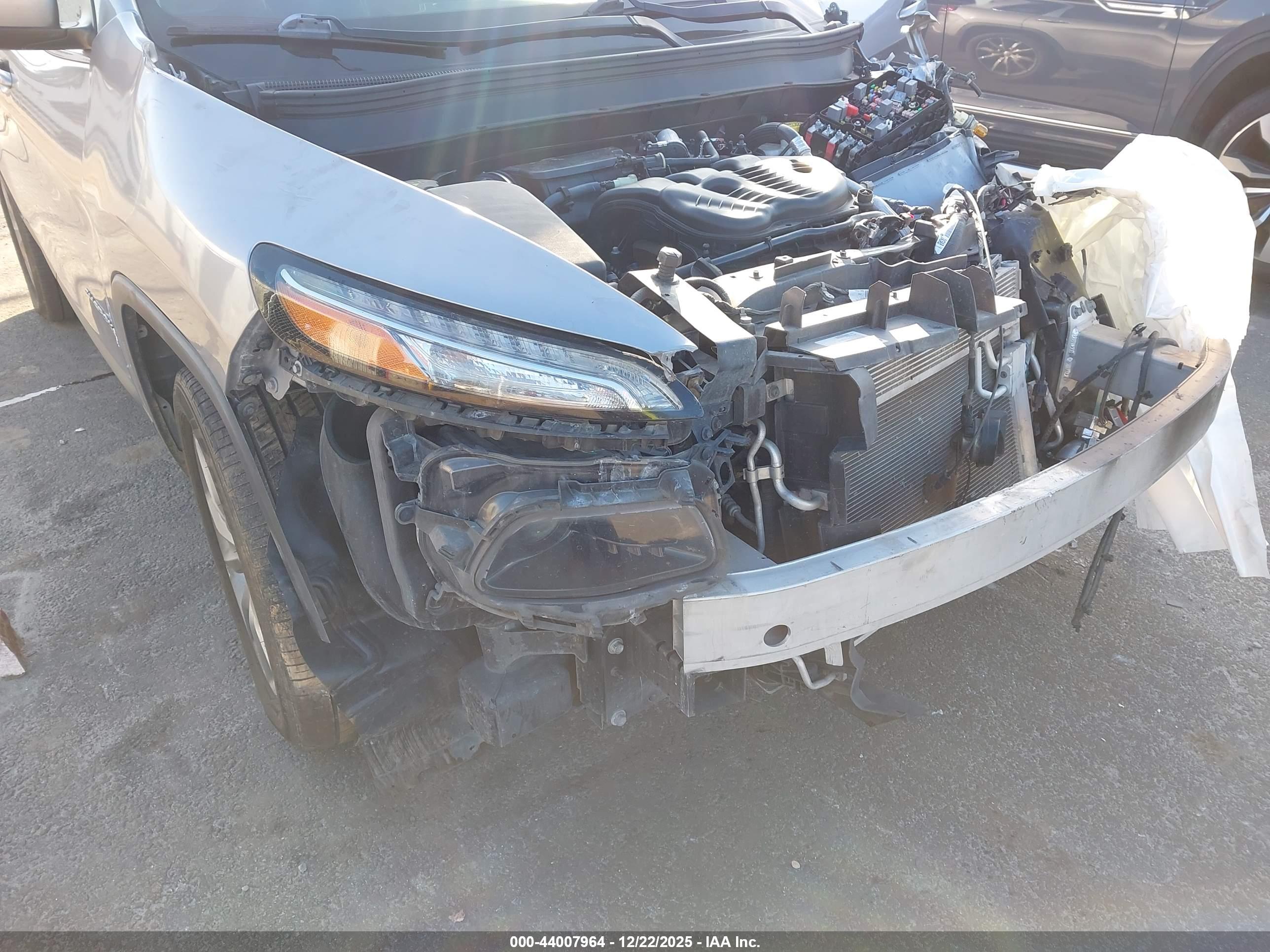 JEEP CHEROKEE image 6