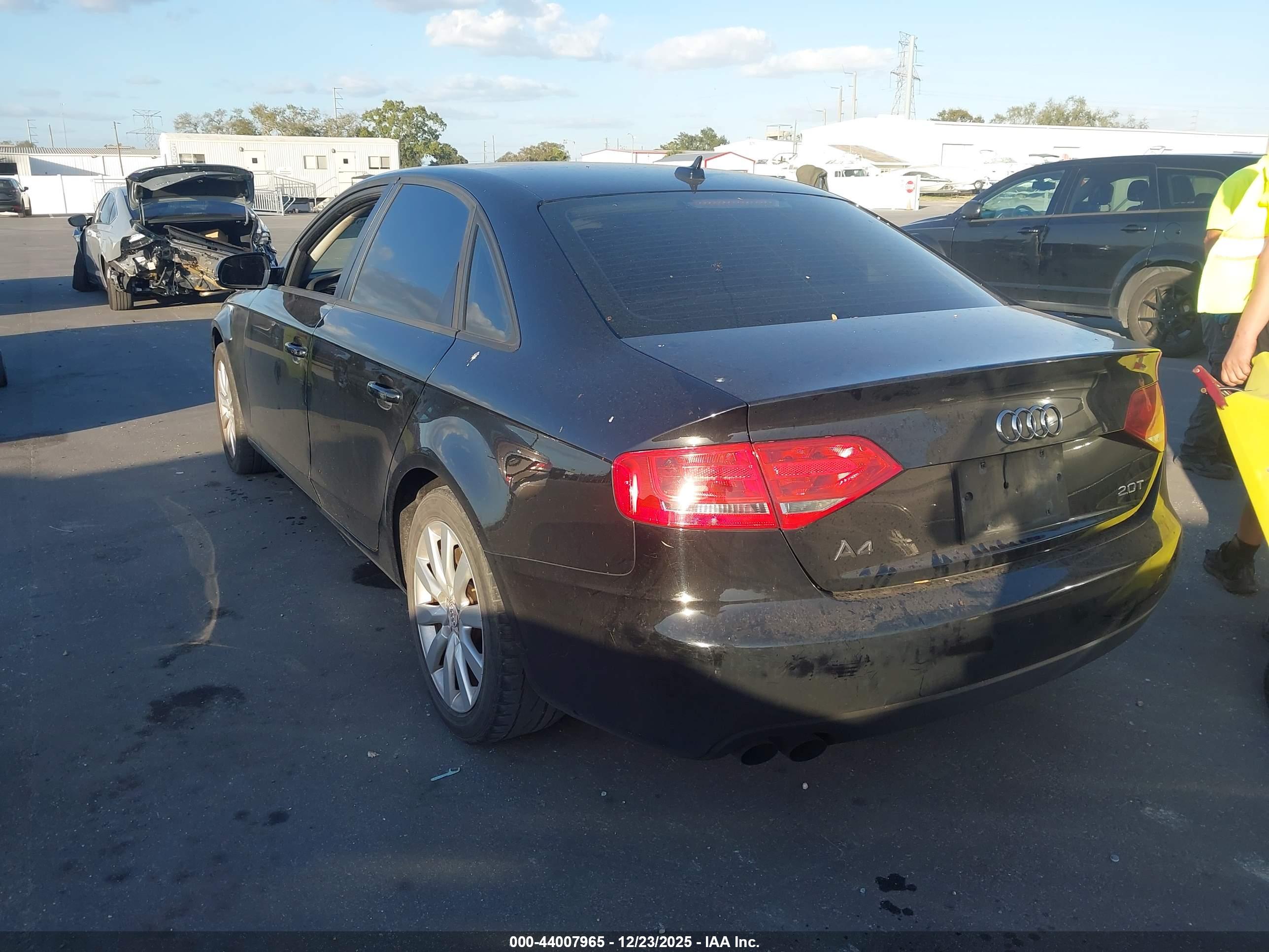 AUDI A4 image 3