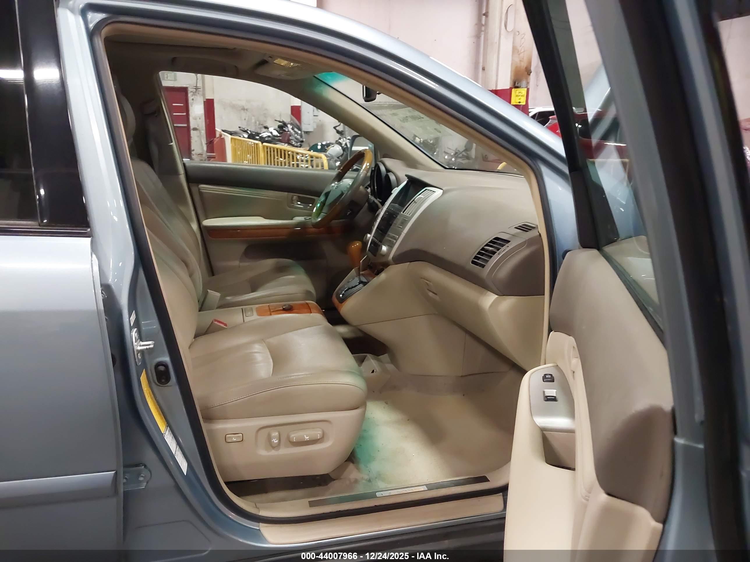 LEXUS RX image 5