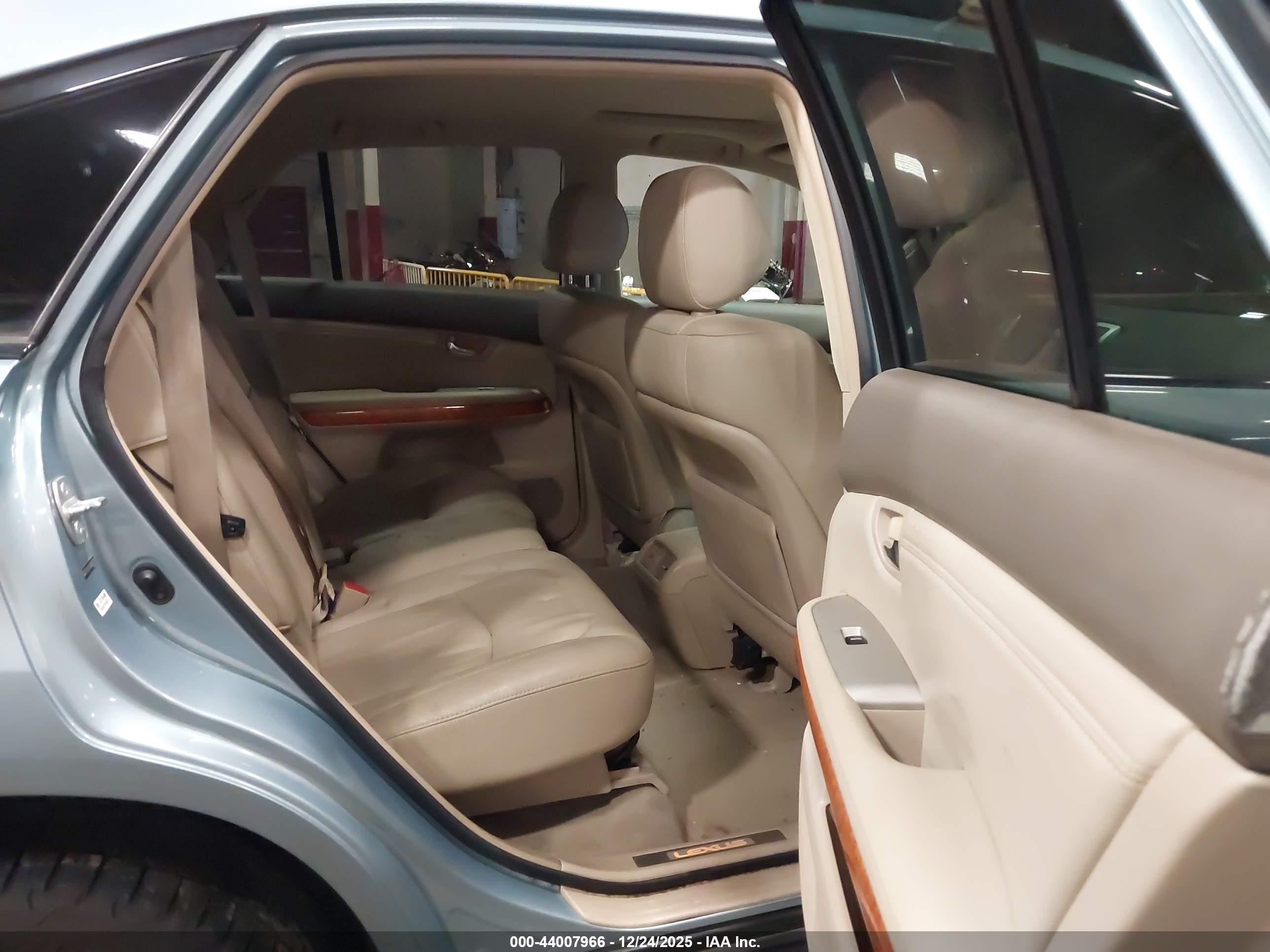LEXUS RX image 8