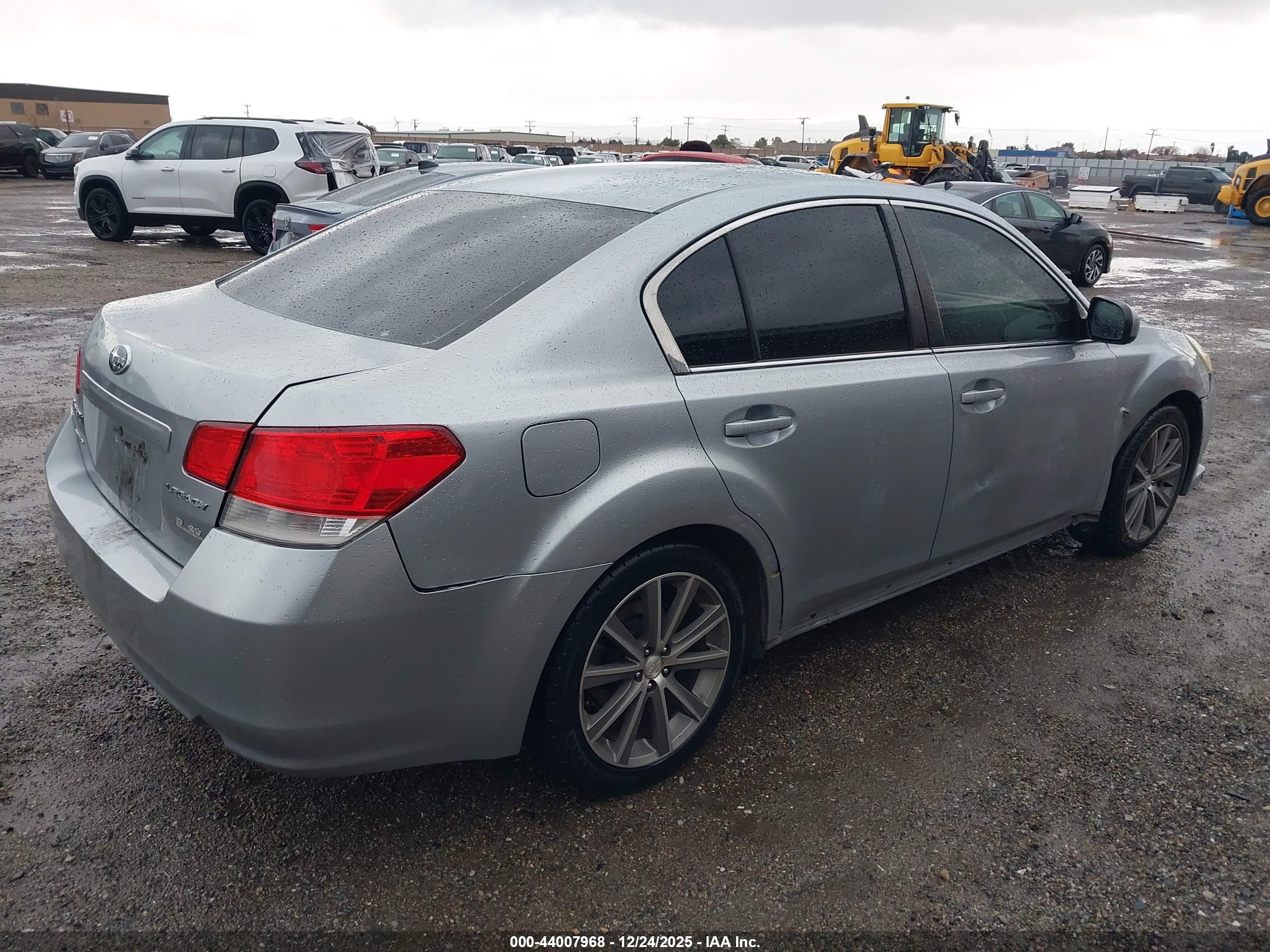 SUBARU LEGACY image 4
