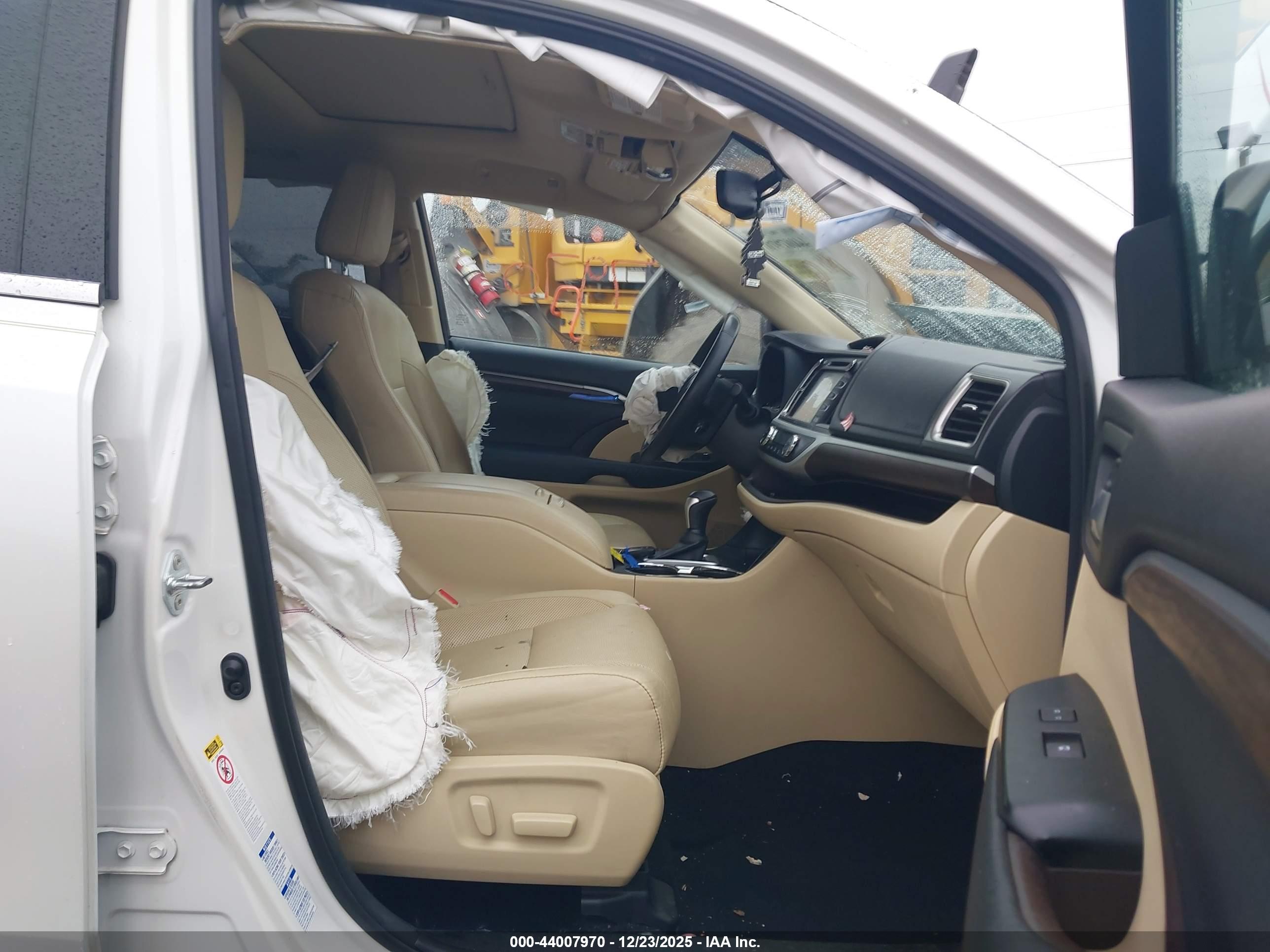 TOYOTA HIGHLANDER image 5