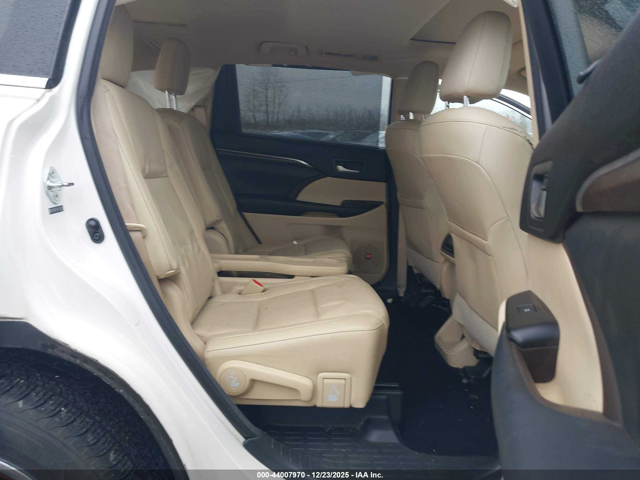 TOYOTA HIGHLANDER image 8