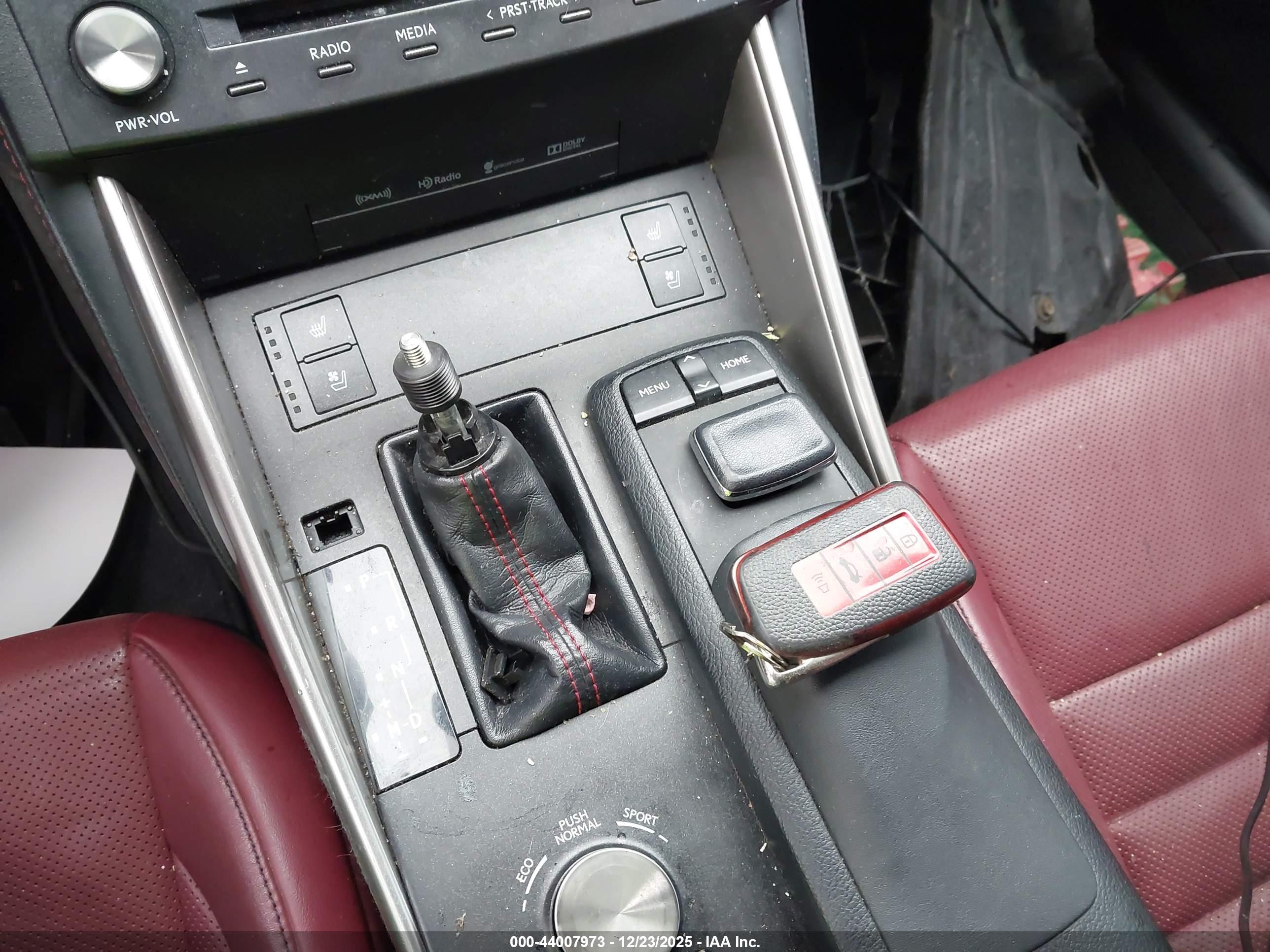 LEXUS IS image 11