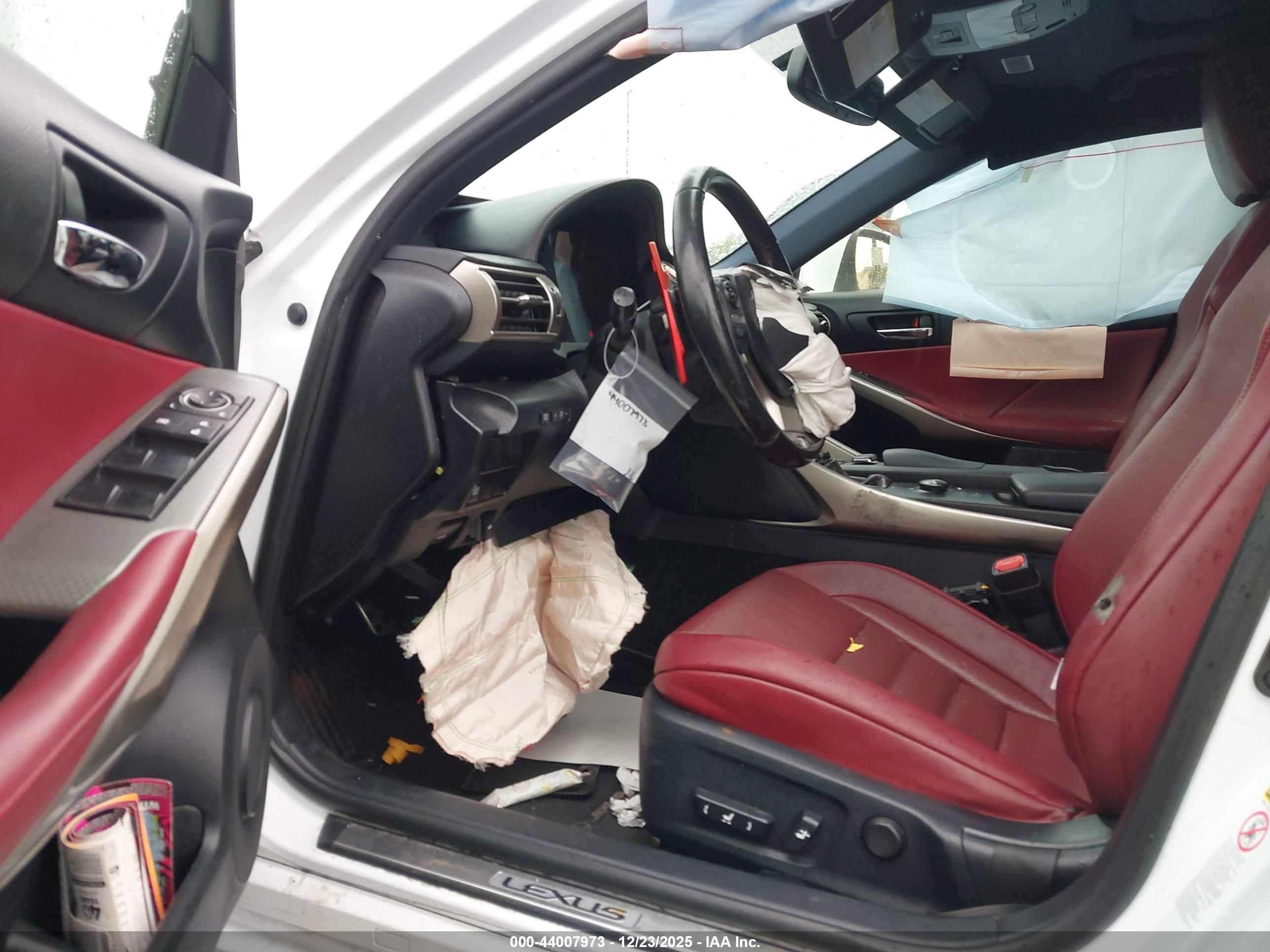 LEXUS IS image 5