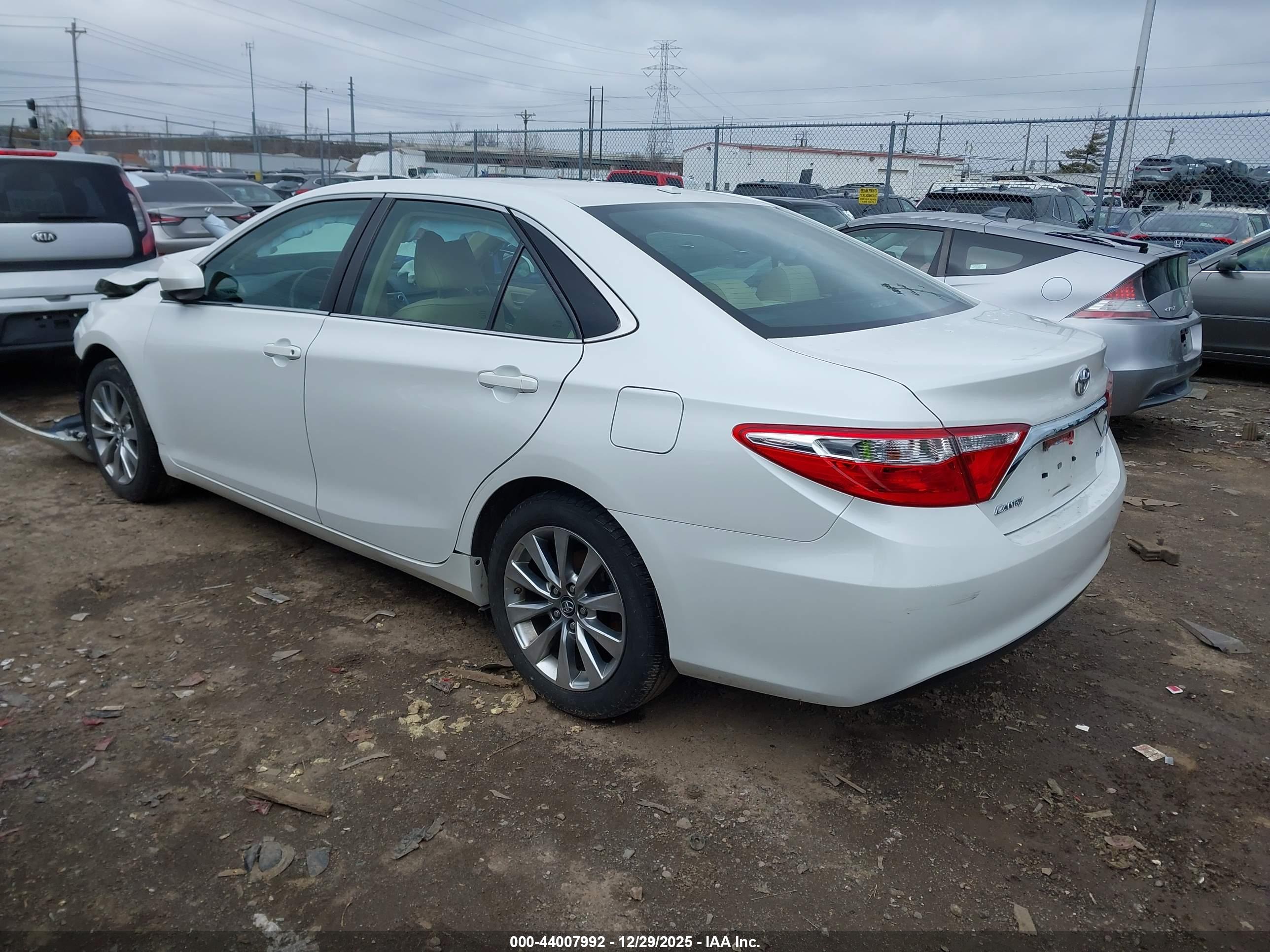 TOYOTA CAMRY image 3