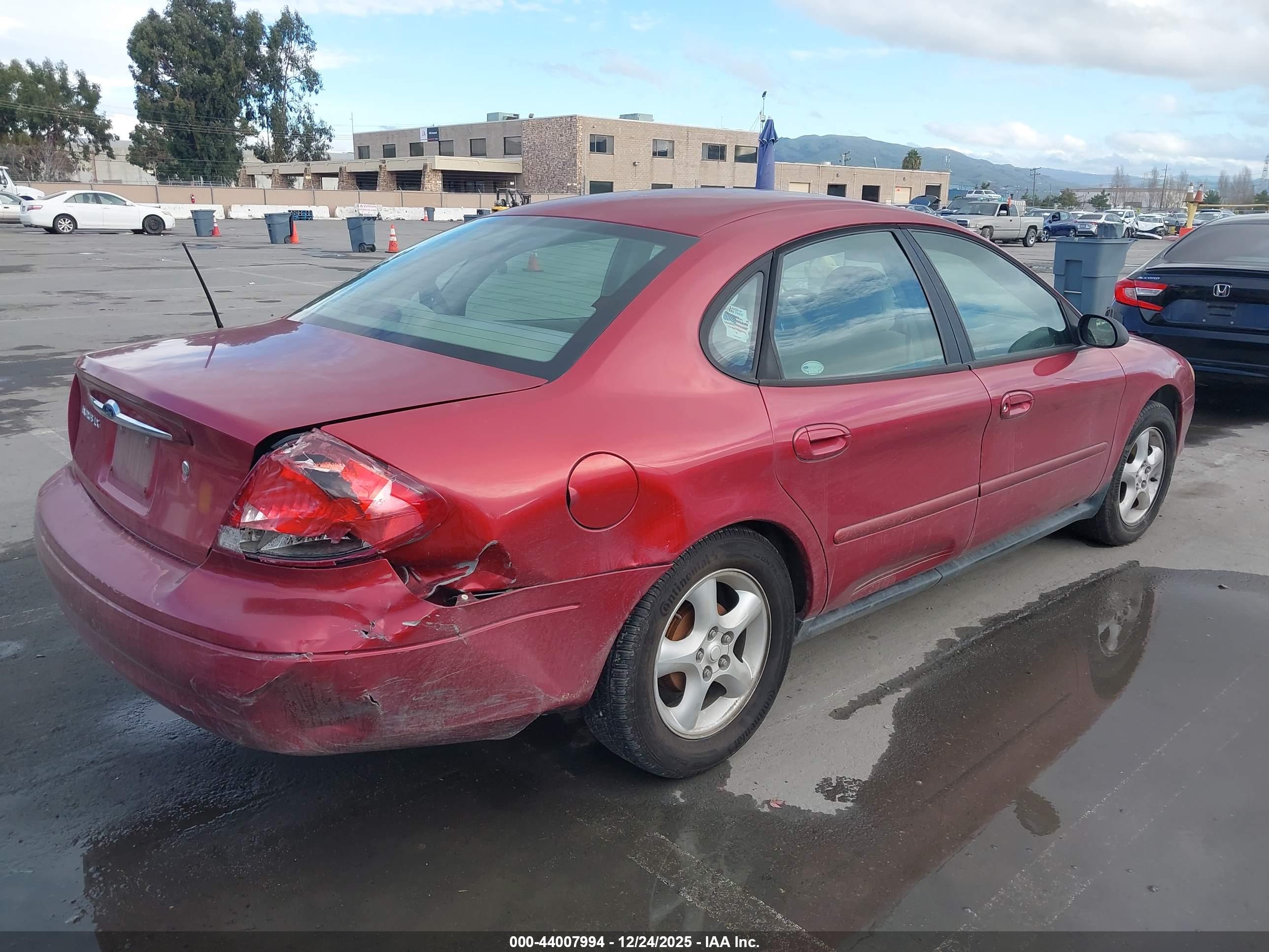 FORD TAURUS image 4