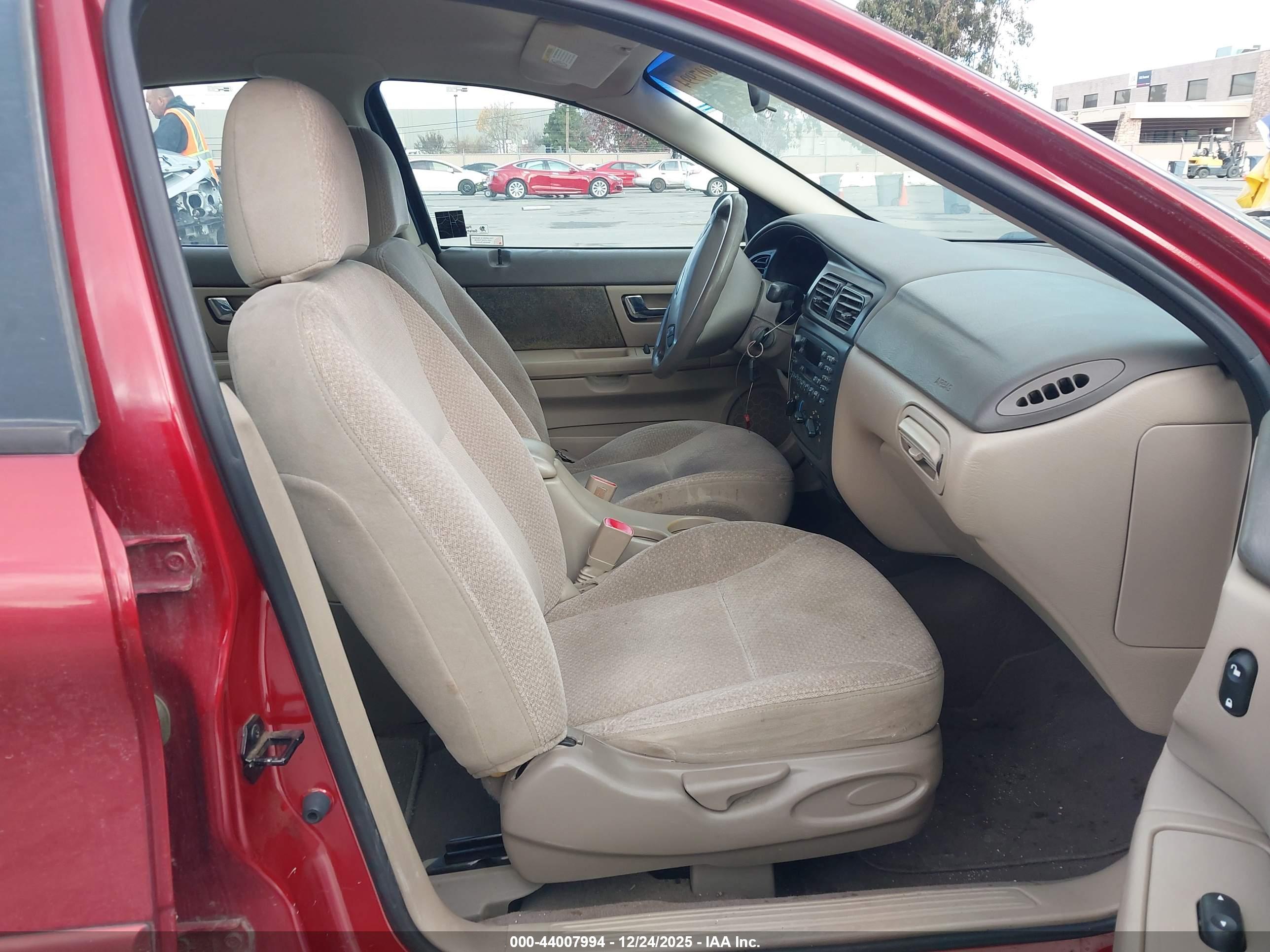 FORD TAURUS image 5