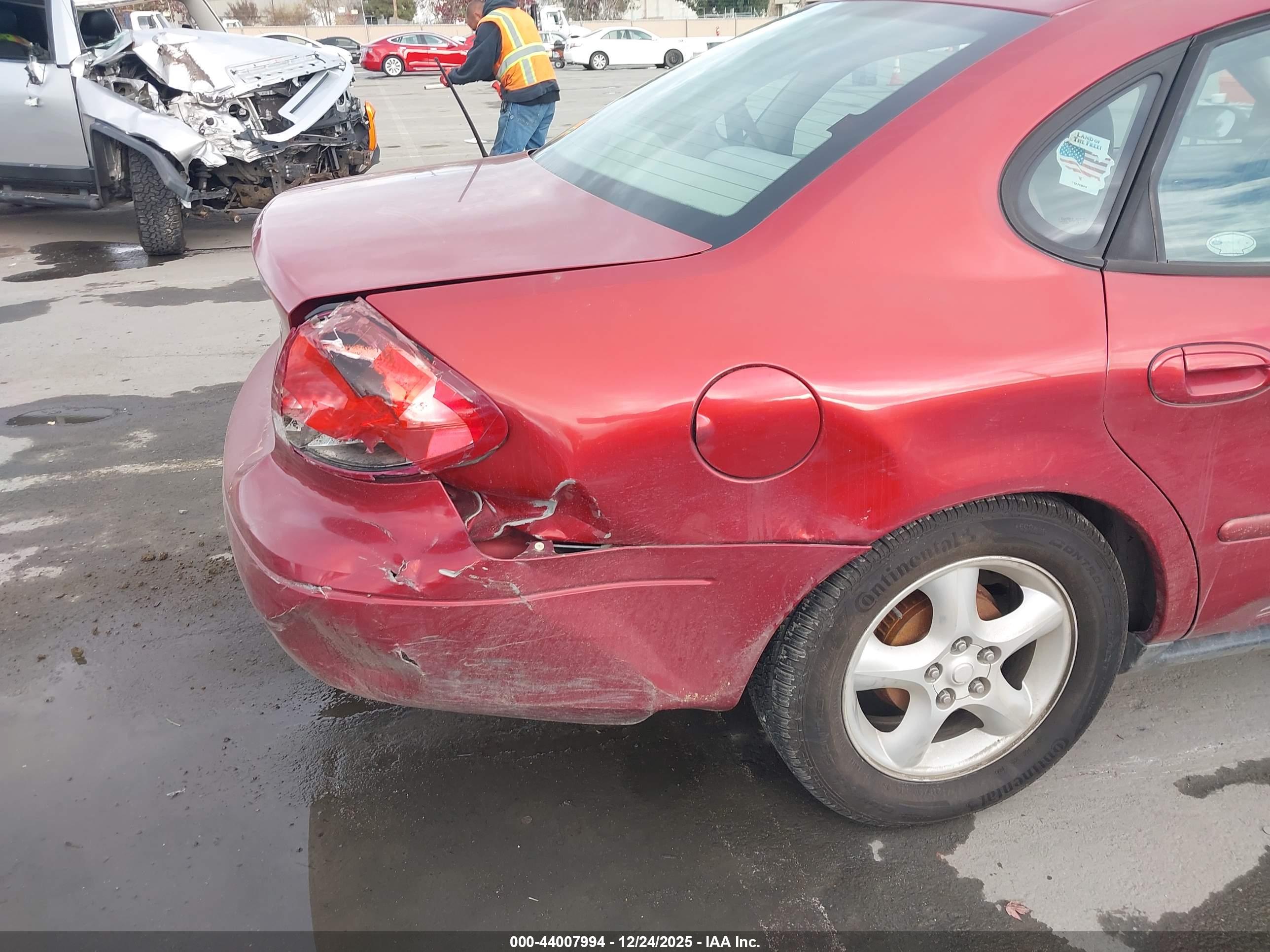FORD TAURUS image 6