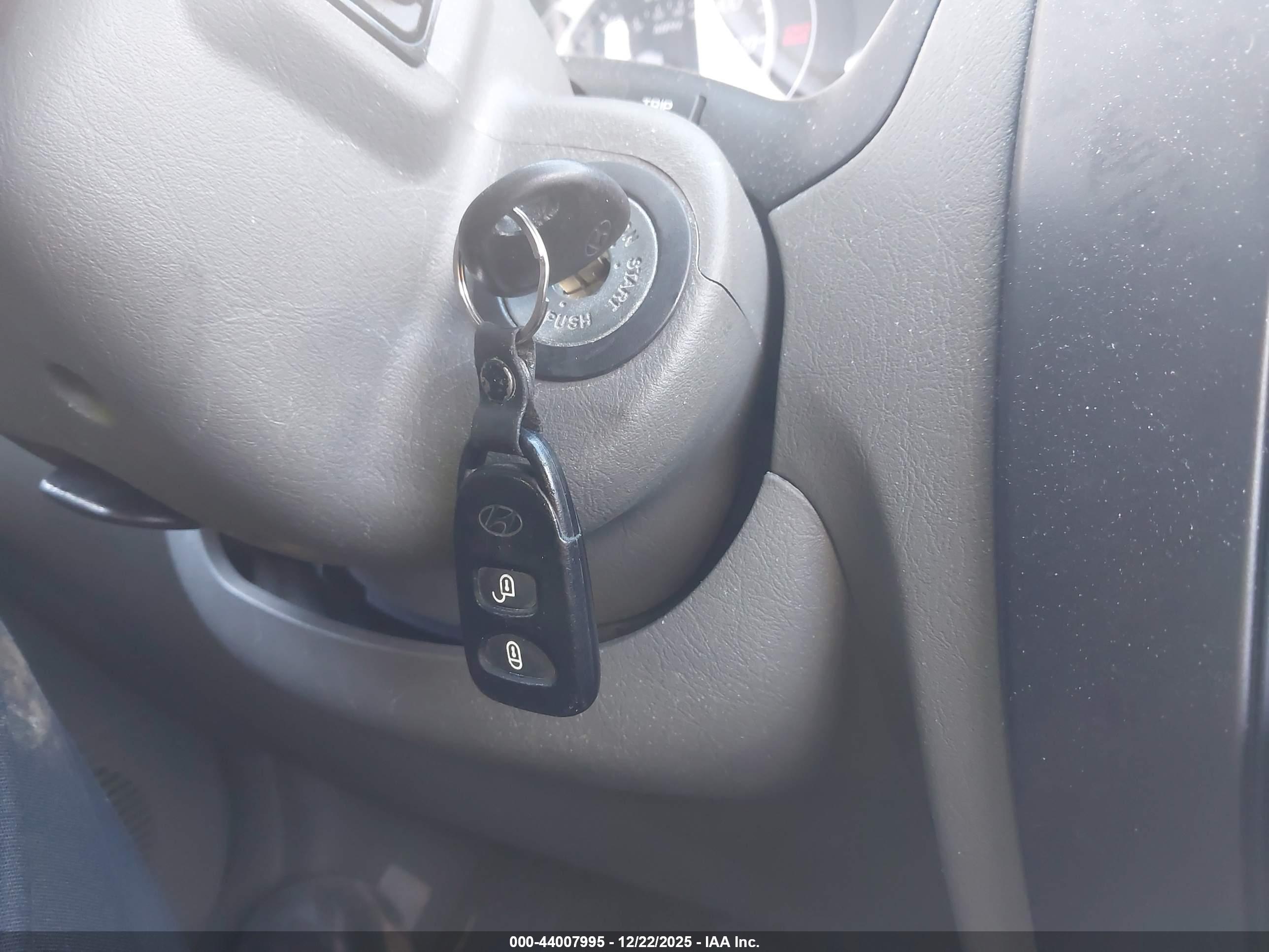 HYUNDAI TUCSON image 11