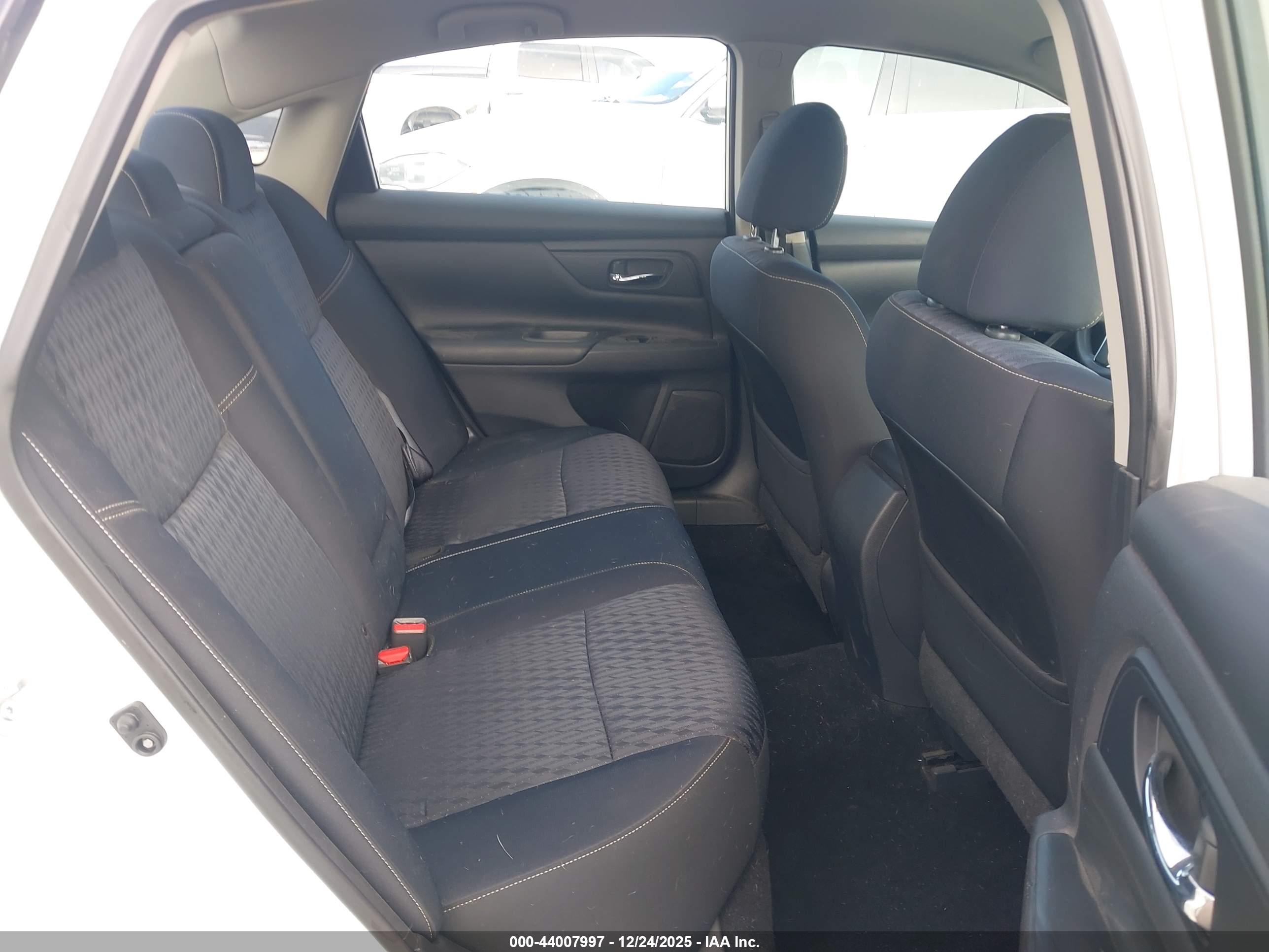 NISSAN ALTIMA image 8