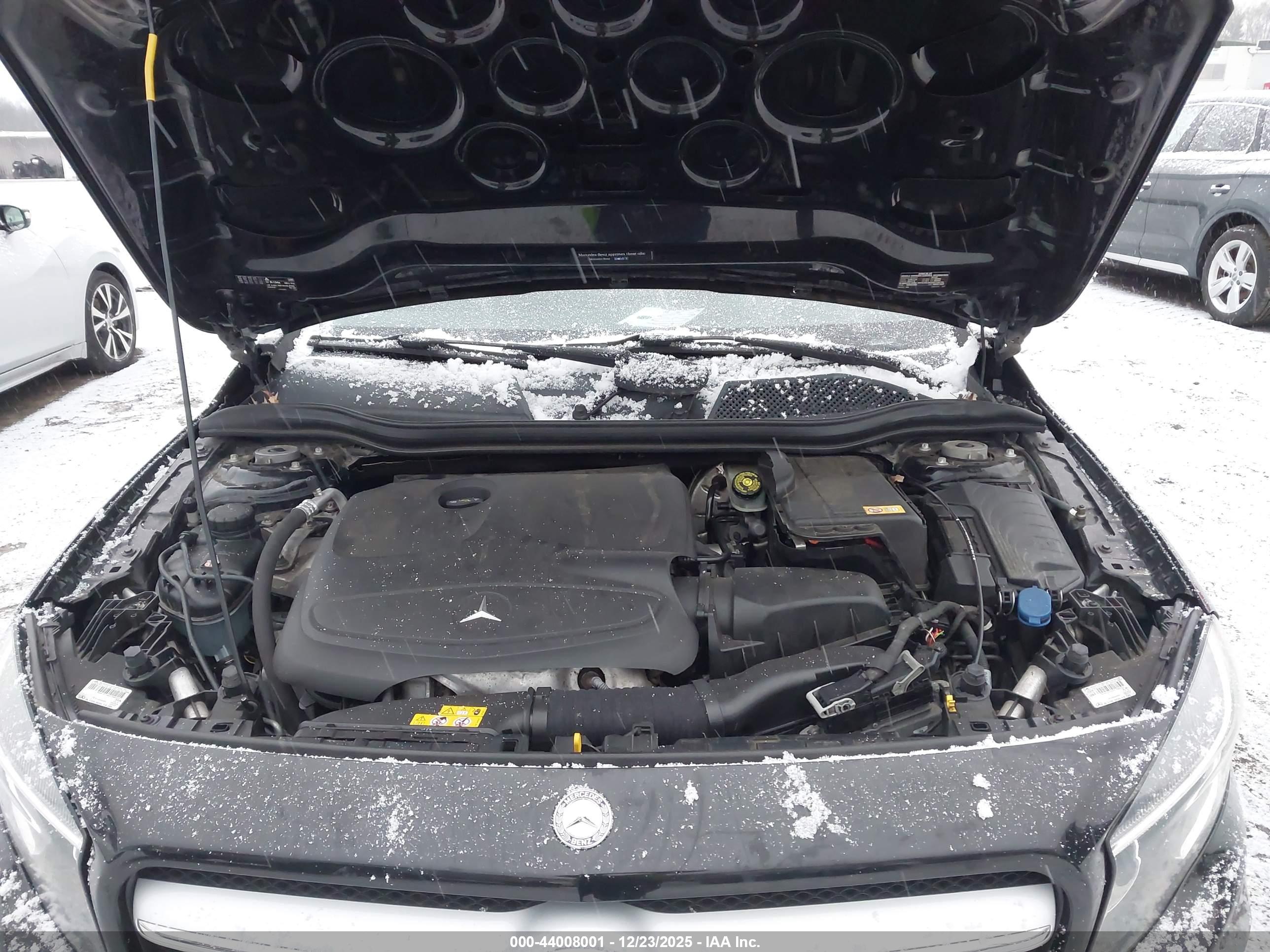 MERCEDES-BENZ GLA image 10
