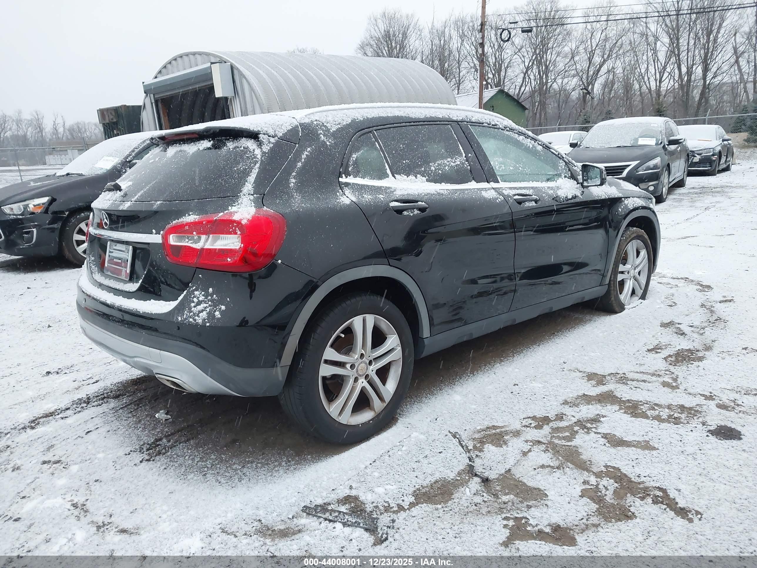 MERCEDES-BENZ GLA image 4