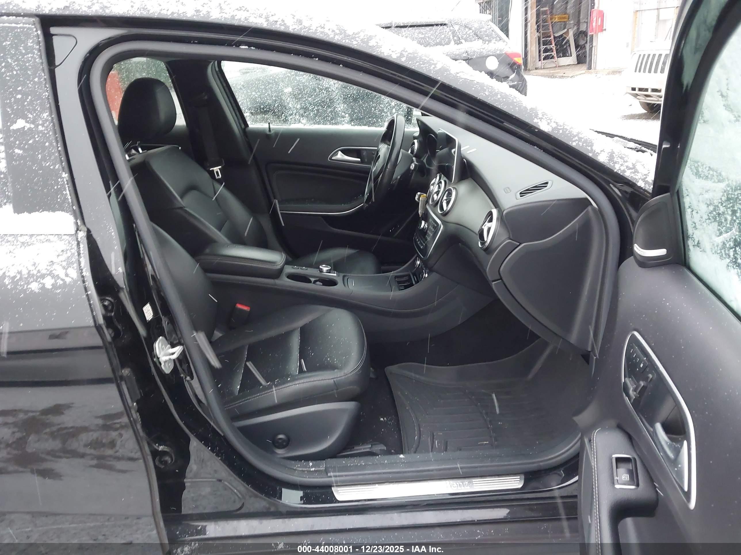 MERCEDES-BENZ GLA image 5