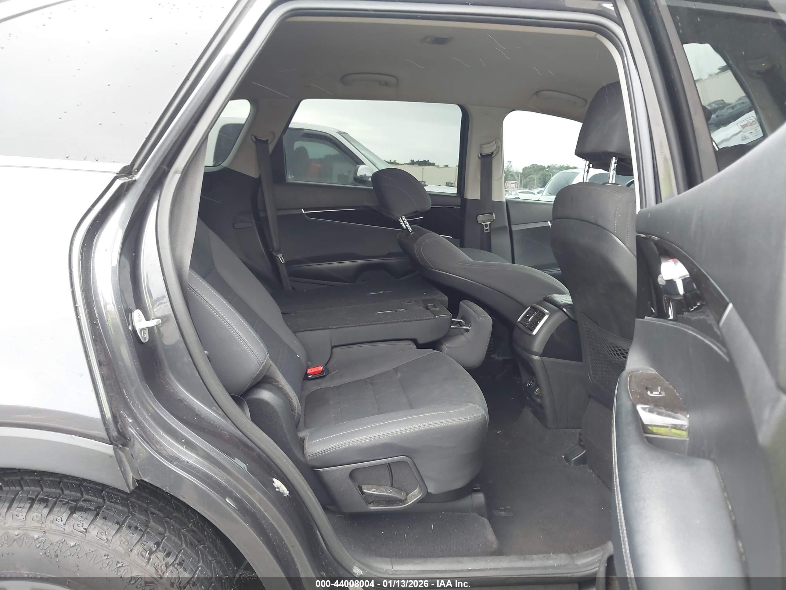 KIA SORENTO image 8