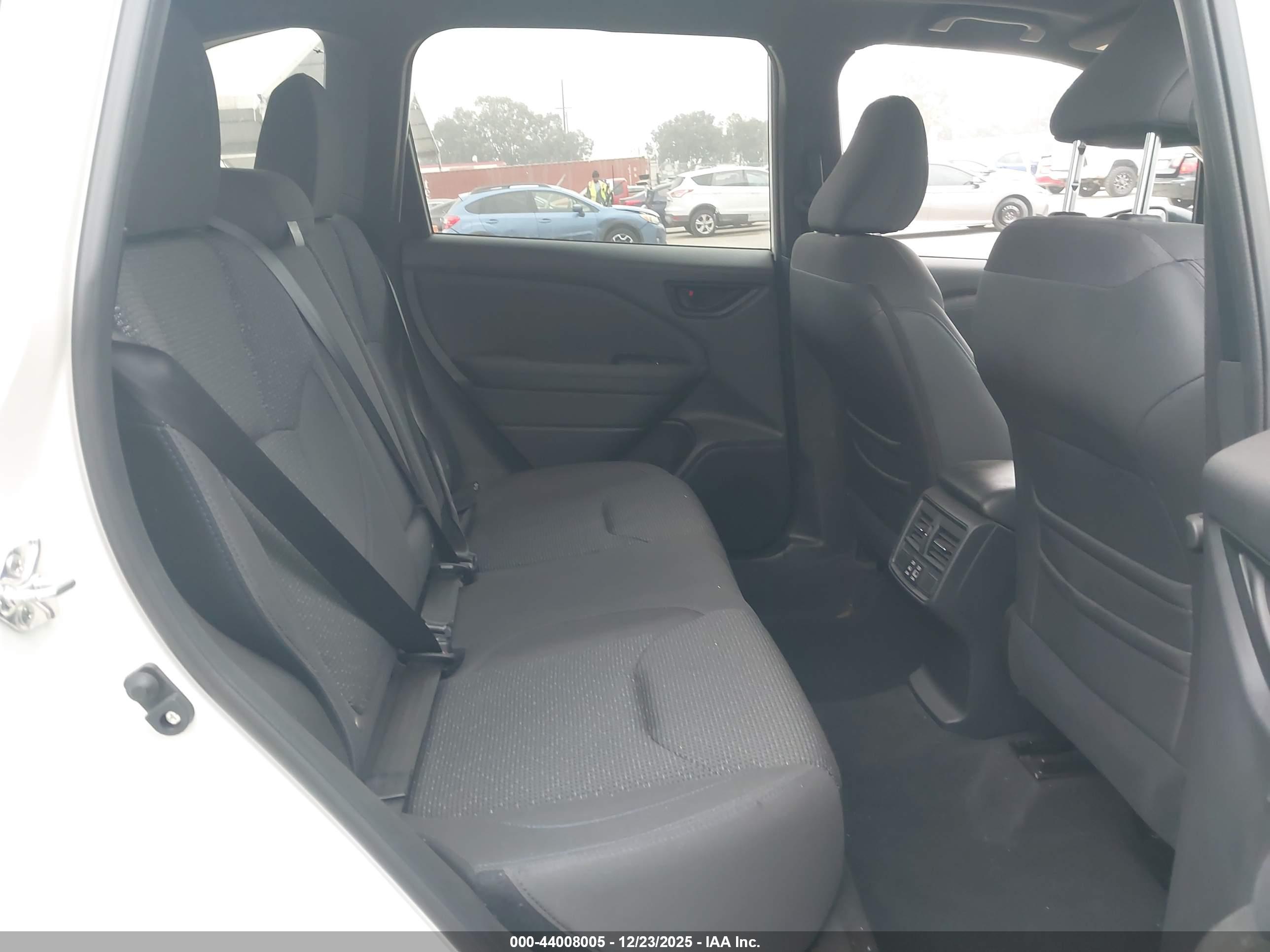 SUBARU FORESTER image 8