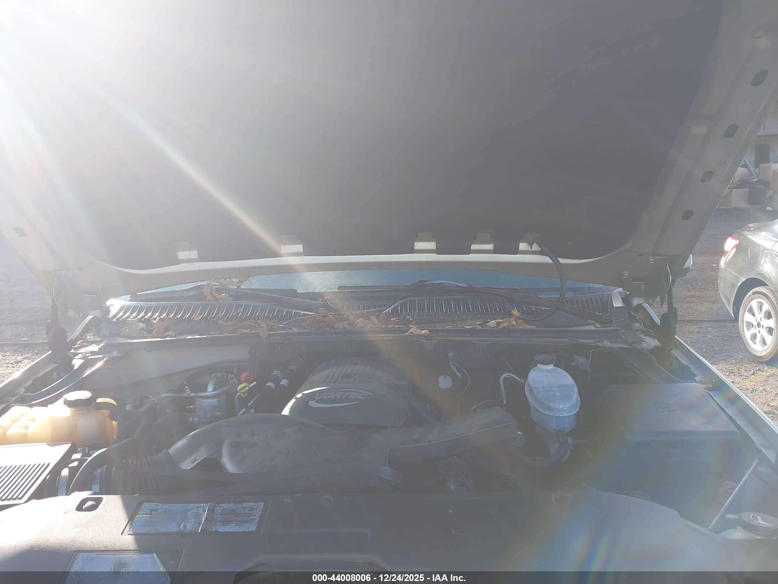CHEVROLET TAHOE image 10