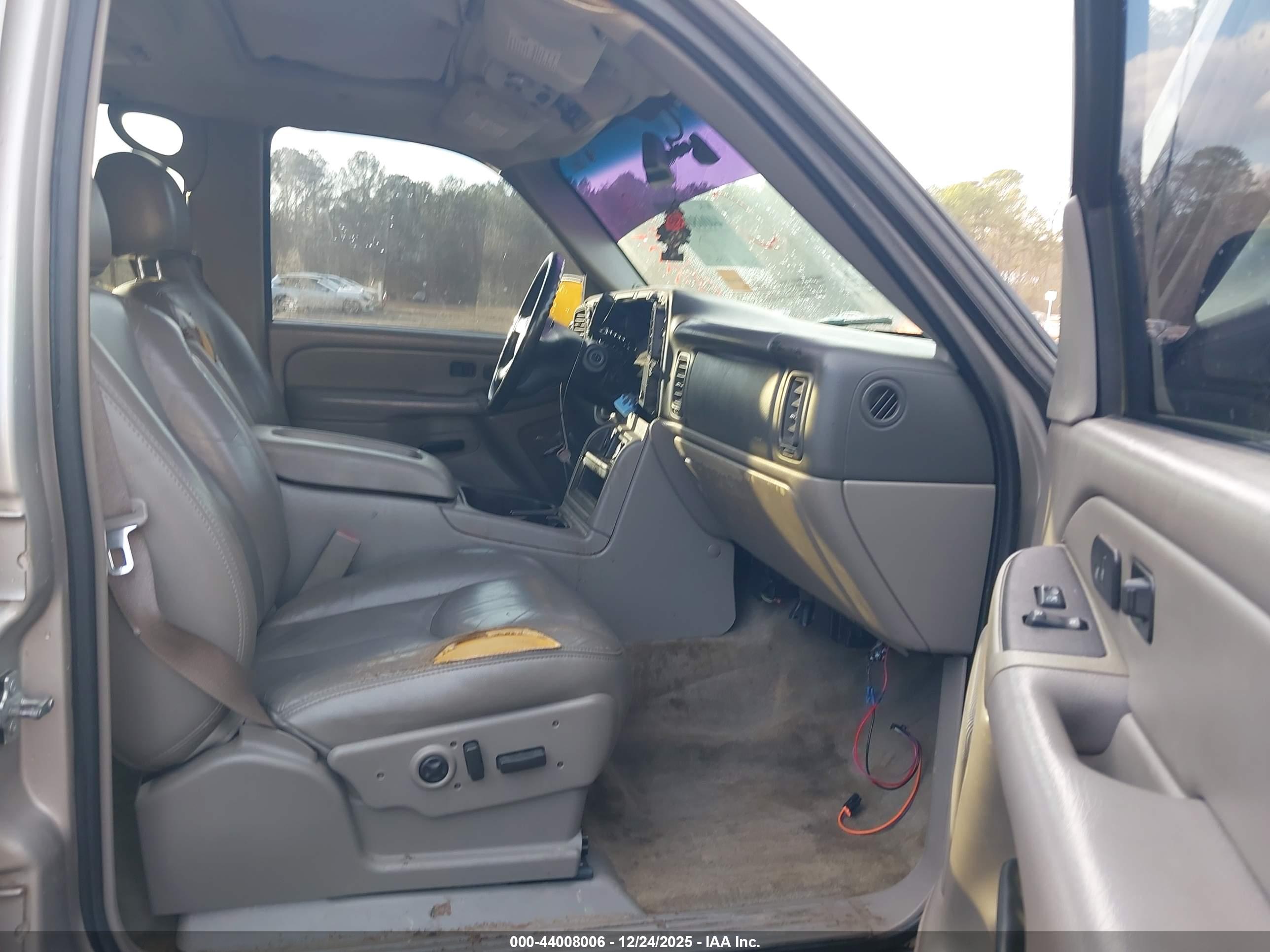 CHEVROLET TAHOE image 5