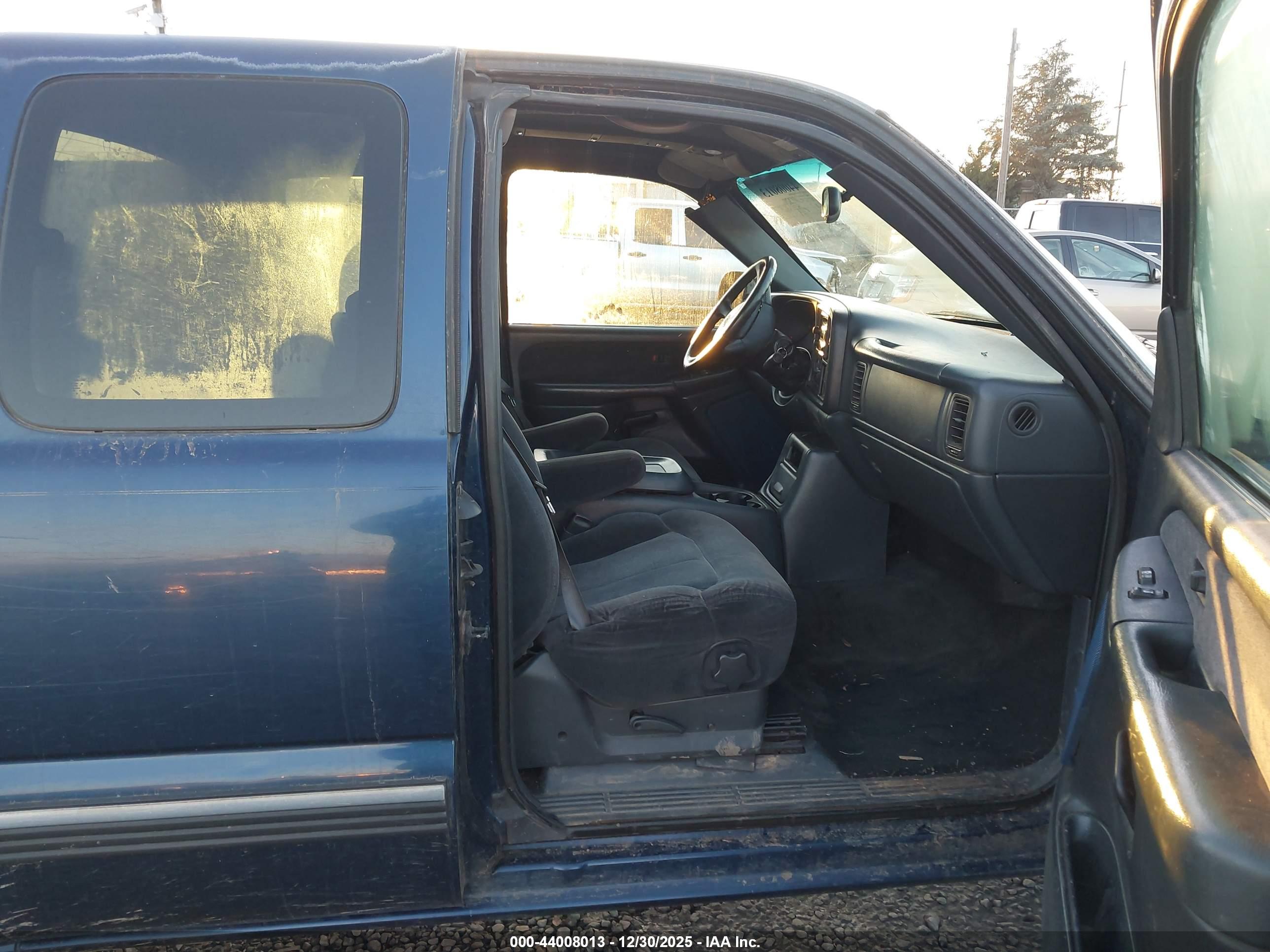 CHEVROLET SILVERADO image 5