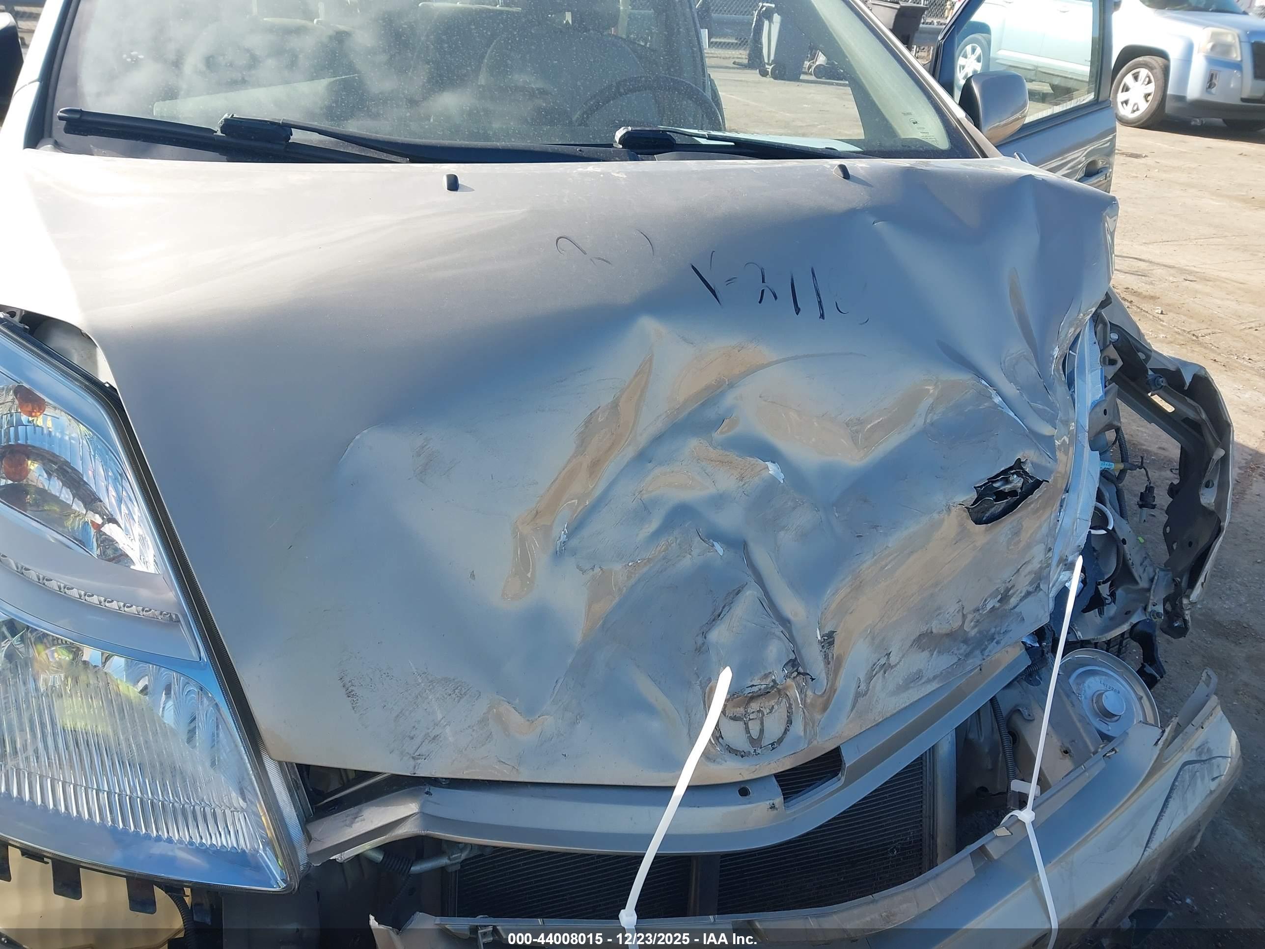 TOYOTA PRIUS image 10