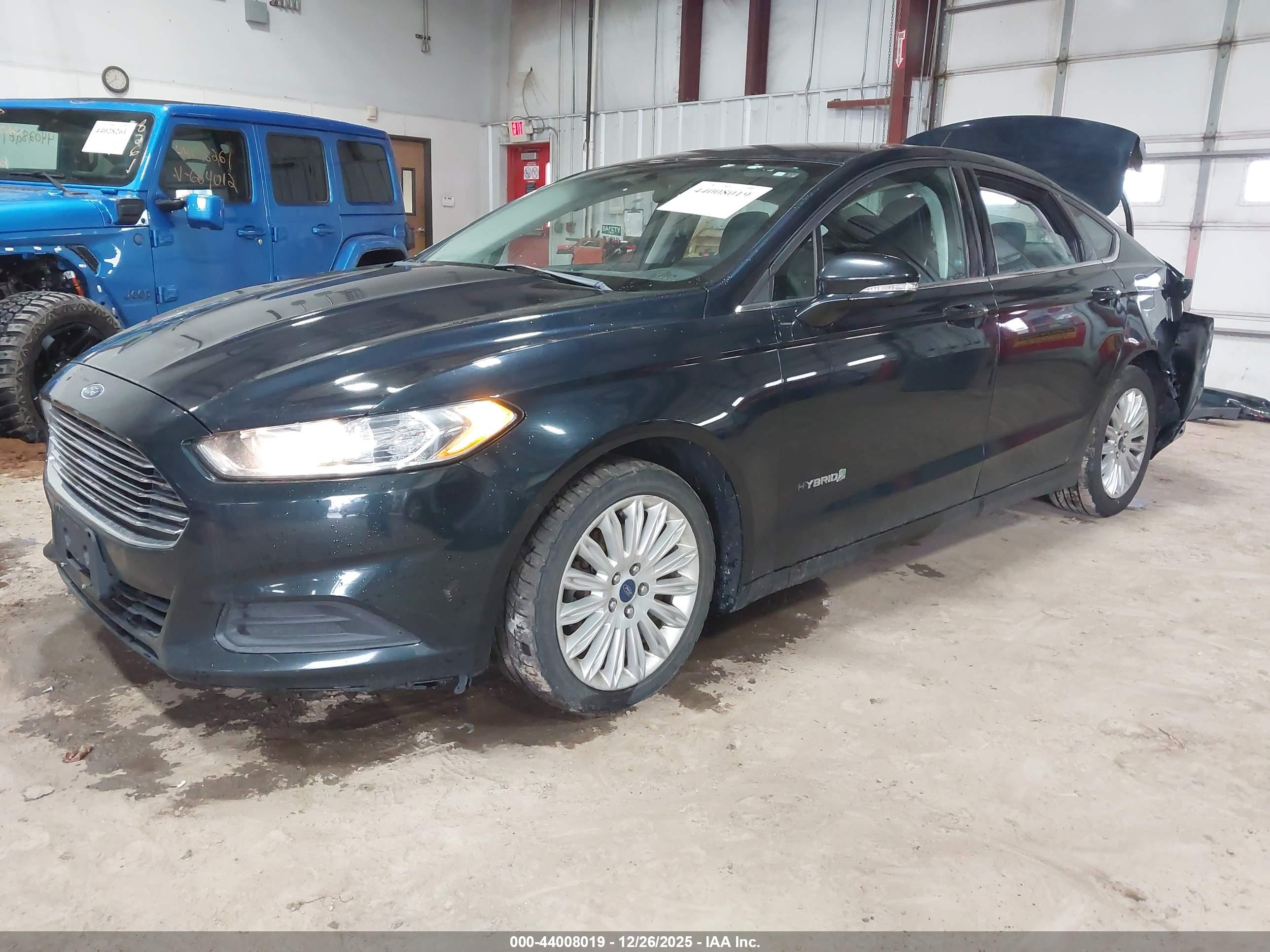 FORD FUSION image 2
