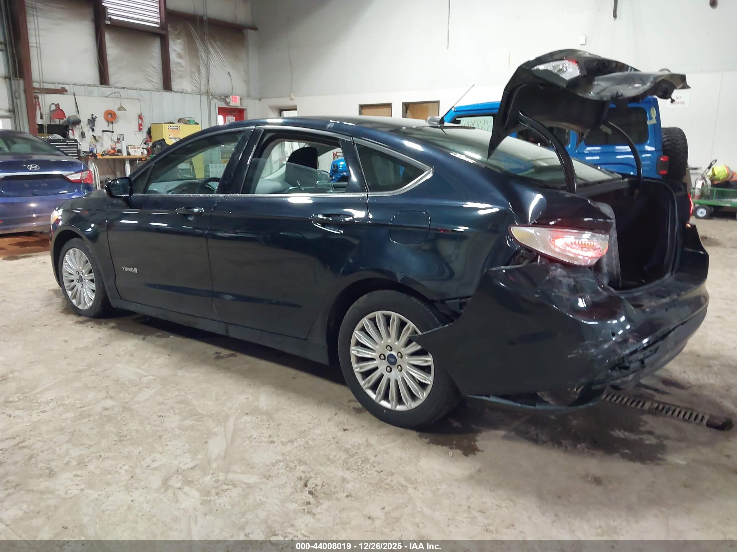 FORD FUSION image 3
