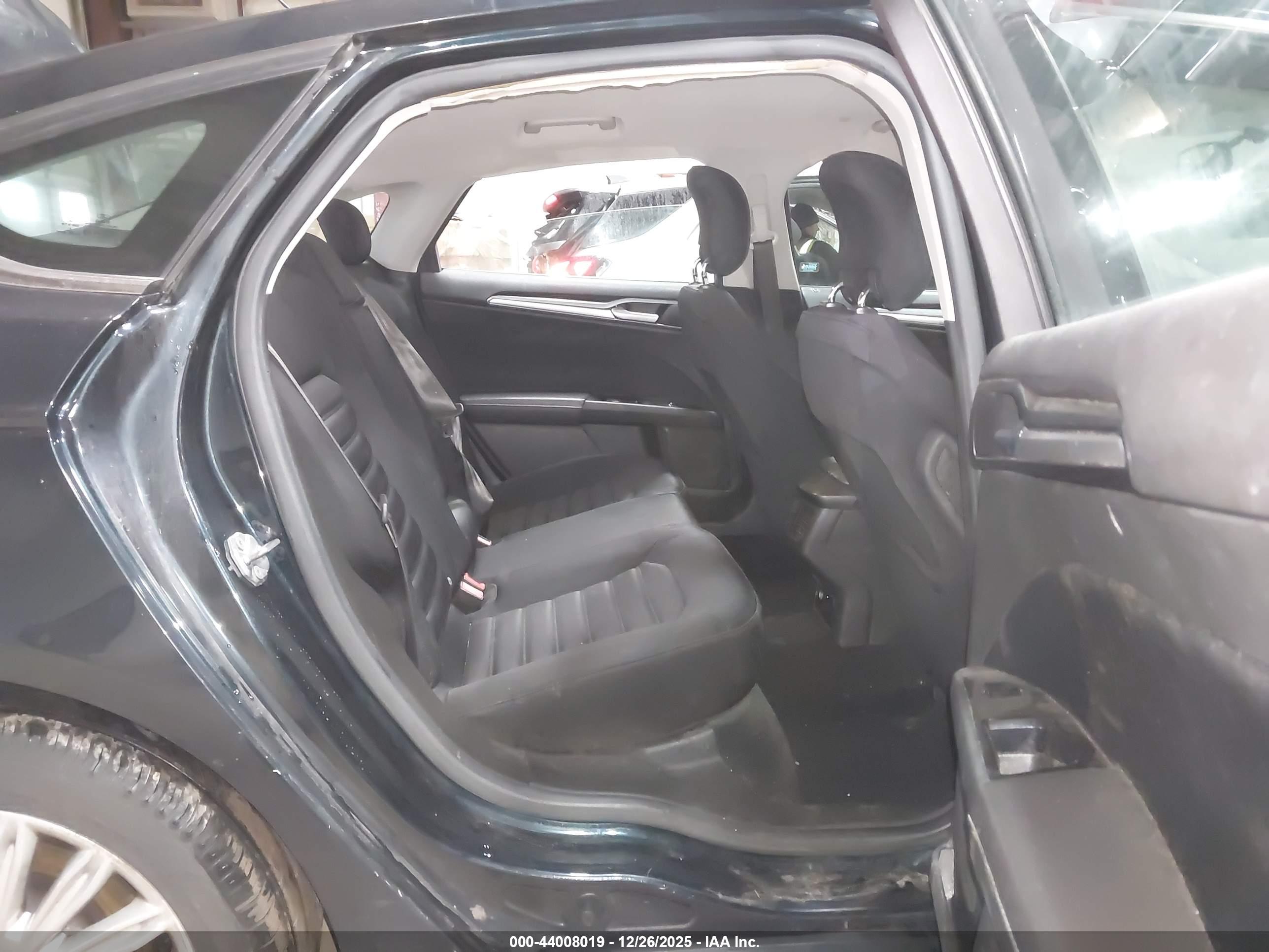 FORD FUSION image 8