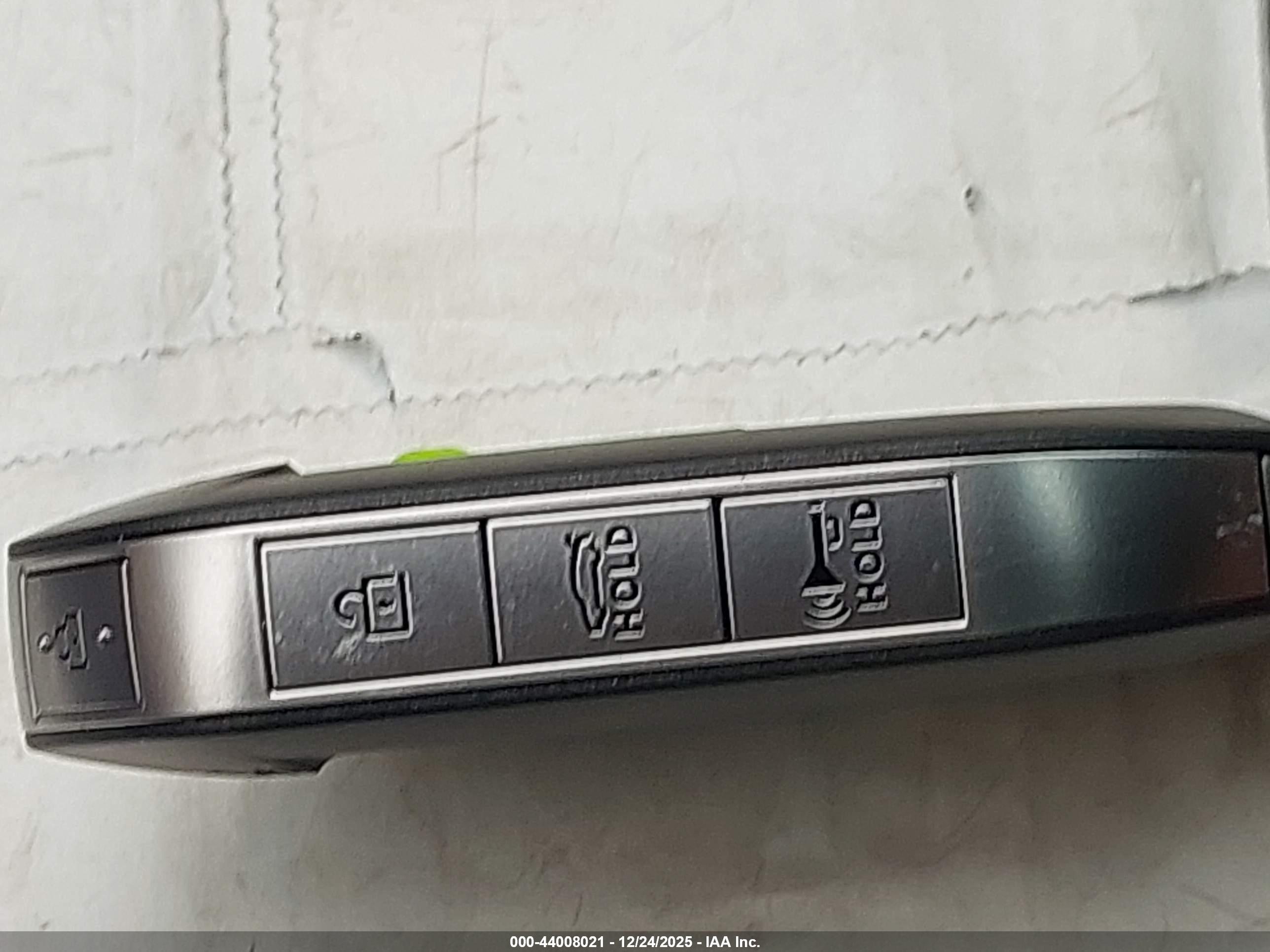 KIA K5 image 11